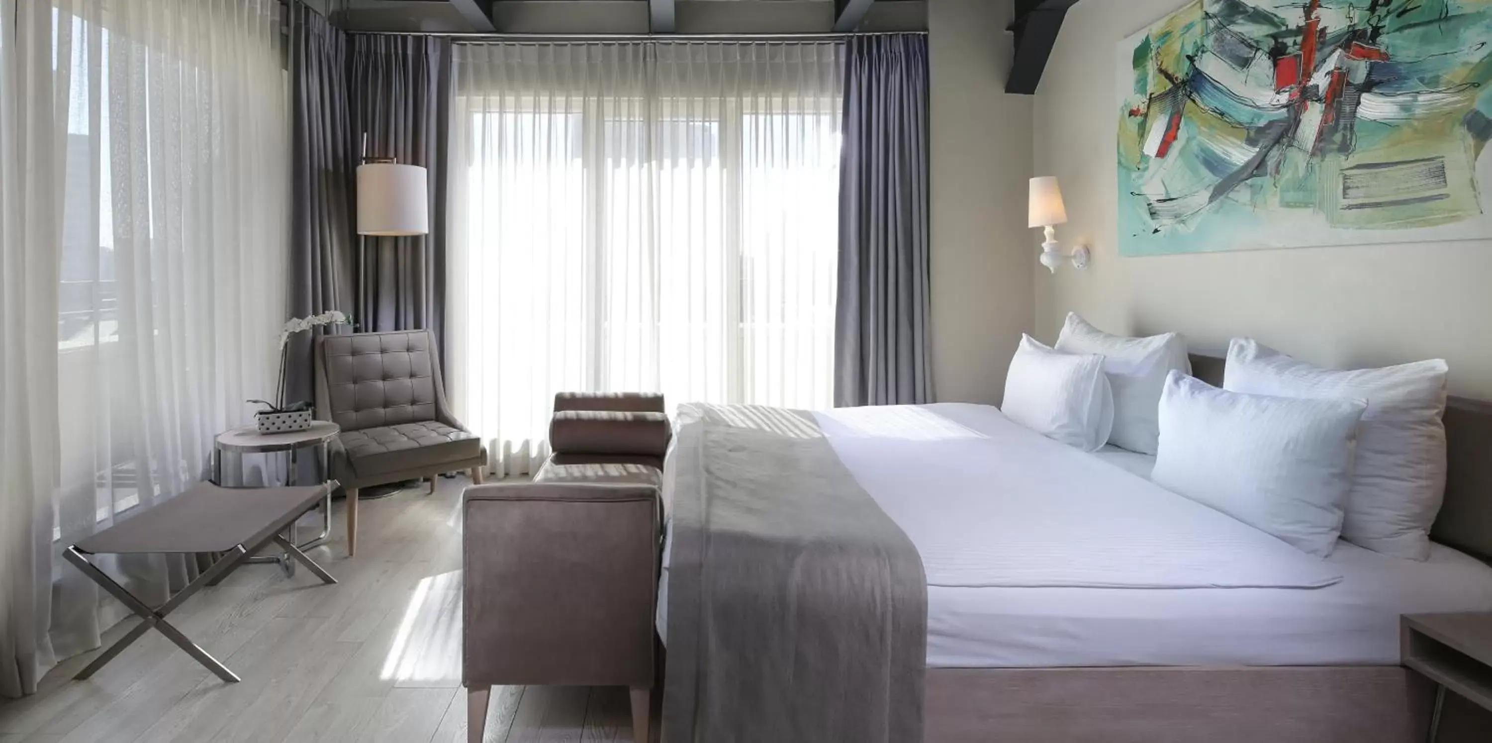 Deluxe Double Room with Balcony in The Gate Ataşehir Finance Centre Deluxe Double Room with Balcony in The Gate Ataşehir Finance Centre