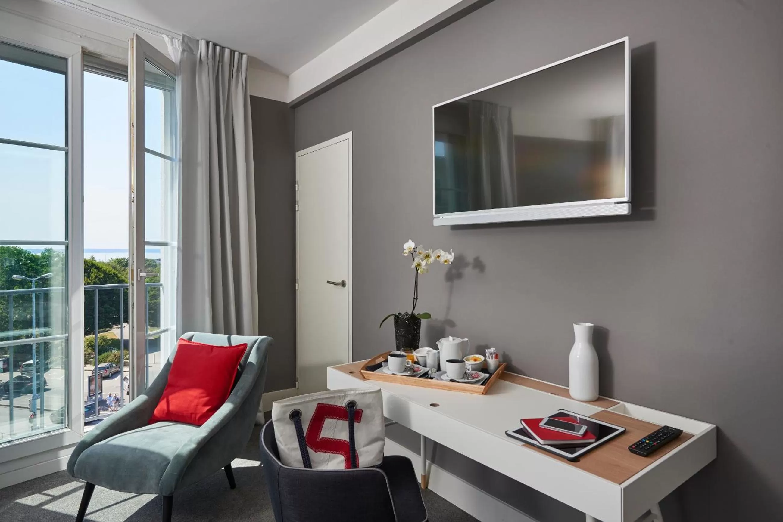 TV and multimedia in Hotel Mercure Brest Centre Les Voyageurs