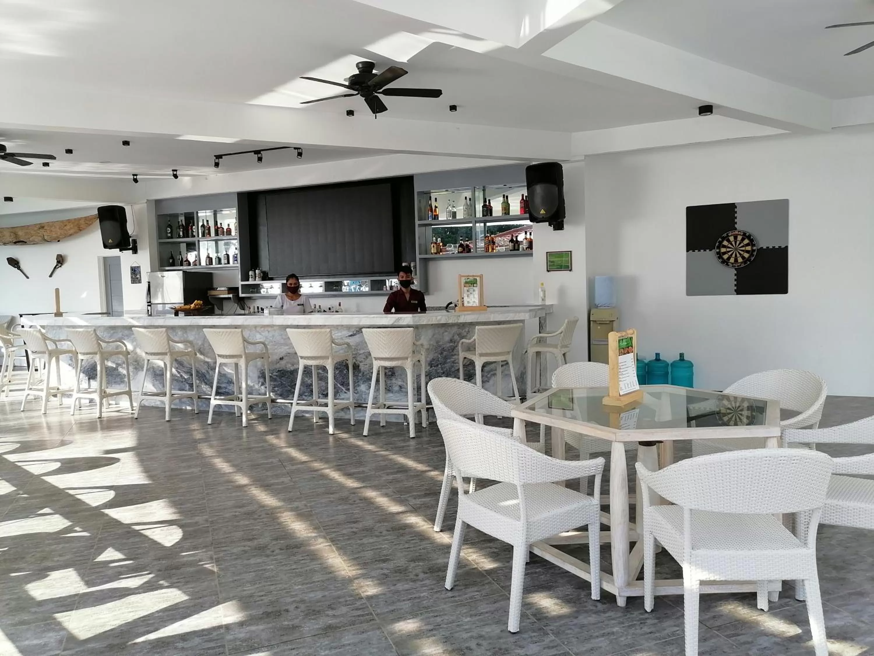 Lounge or bar in Pura Vida Beach & Dive Resort