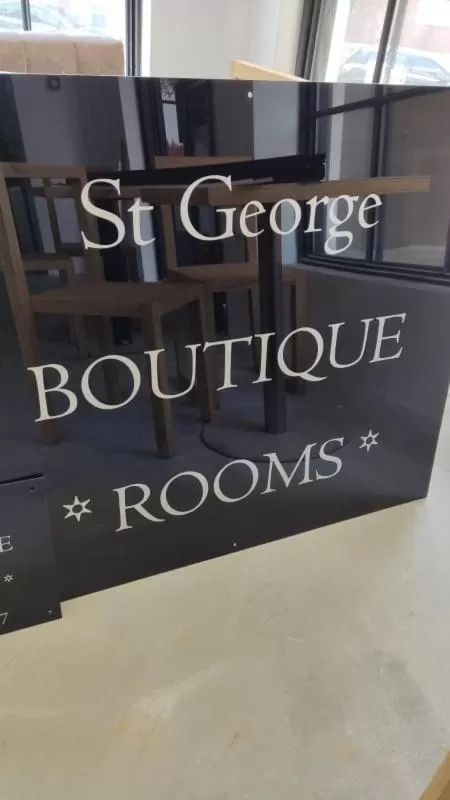 Logo/Certificate/Sign in Saint George Boutique Rooms