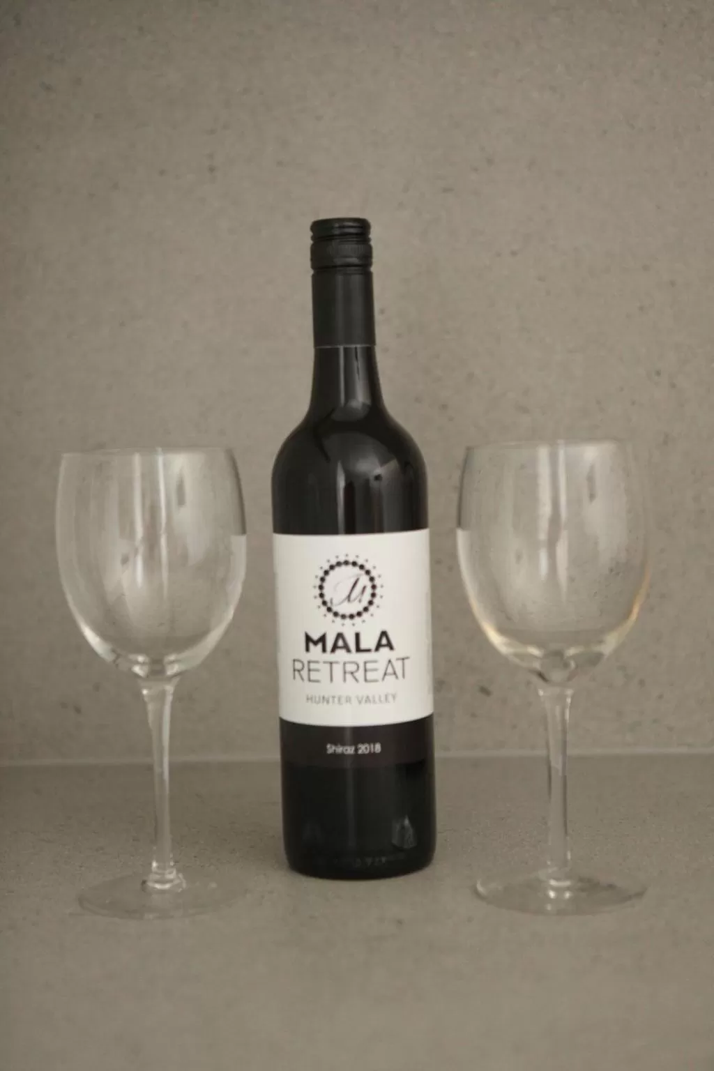 Drinks in Mala Retreat, Shiraz Suite 5 Star Immaculate and Comfortable