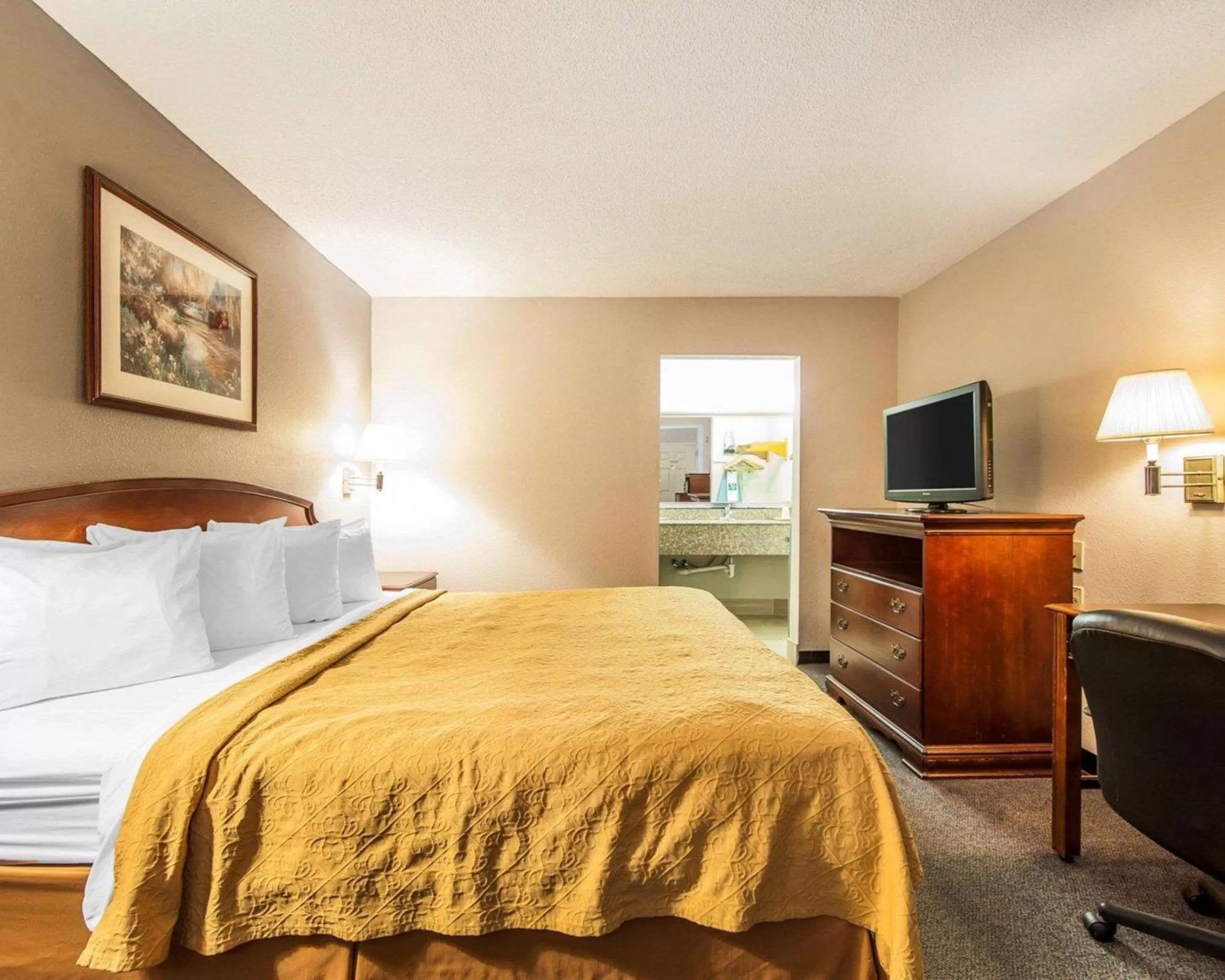 King Room - Accessible/Non-Smoking in Quality Inn Ashland