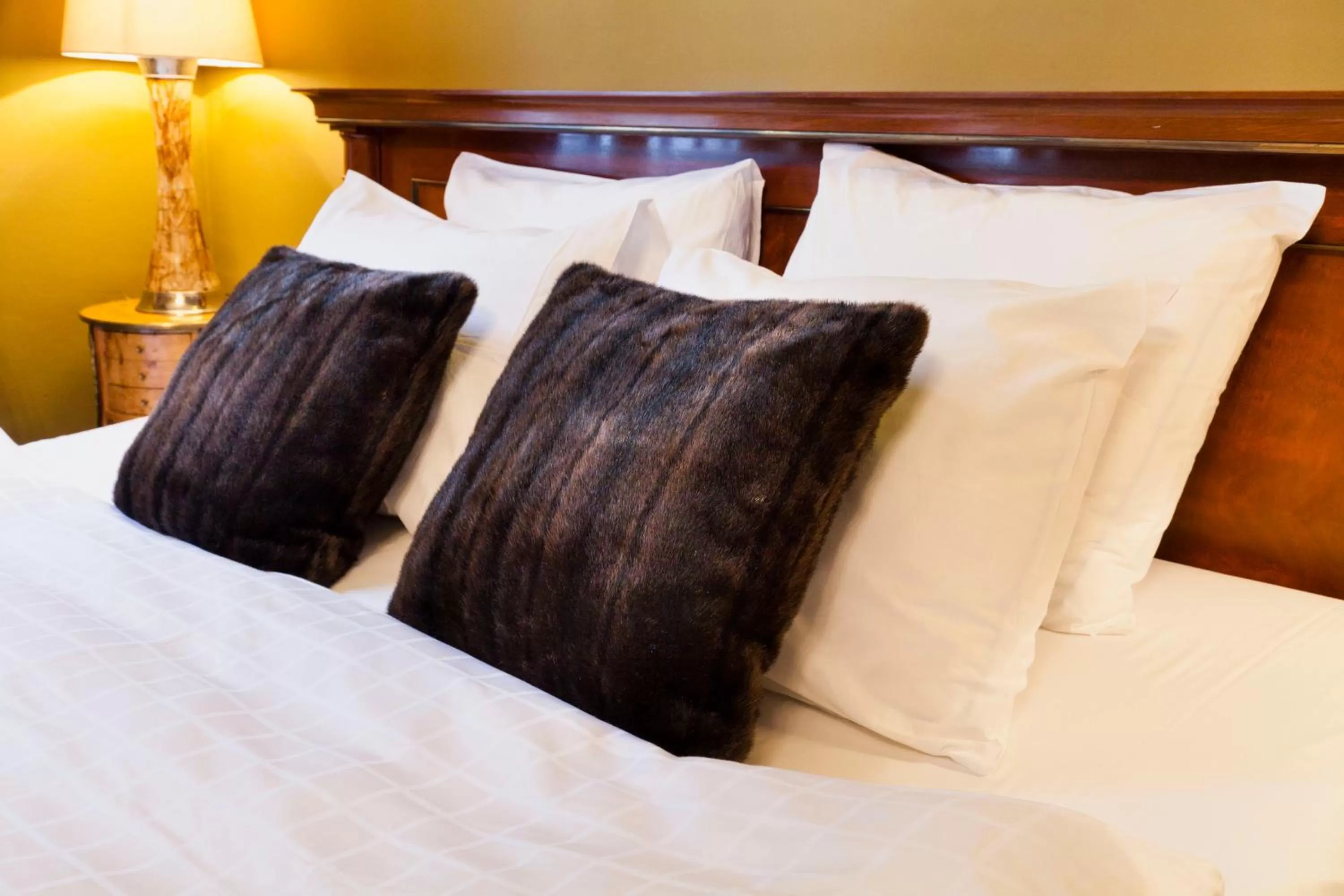 Other in Hotel Diamonds and Pearls