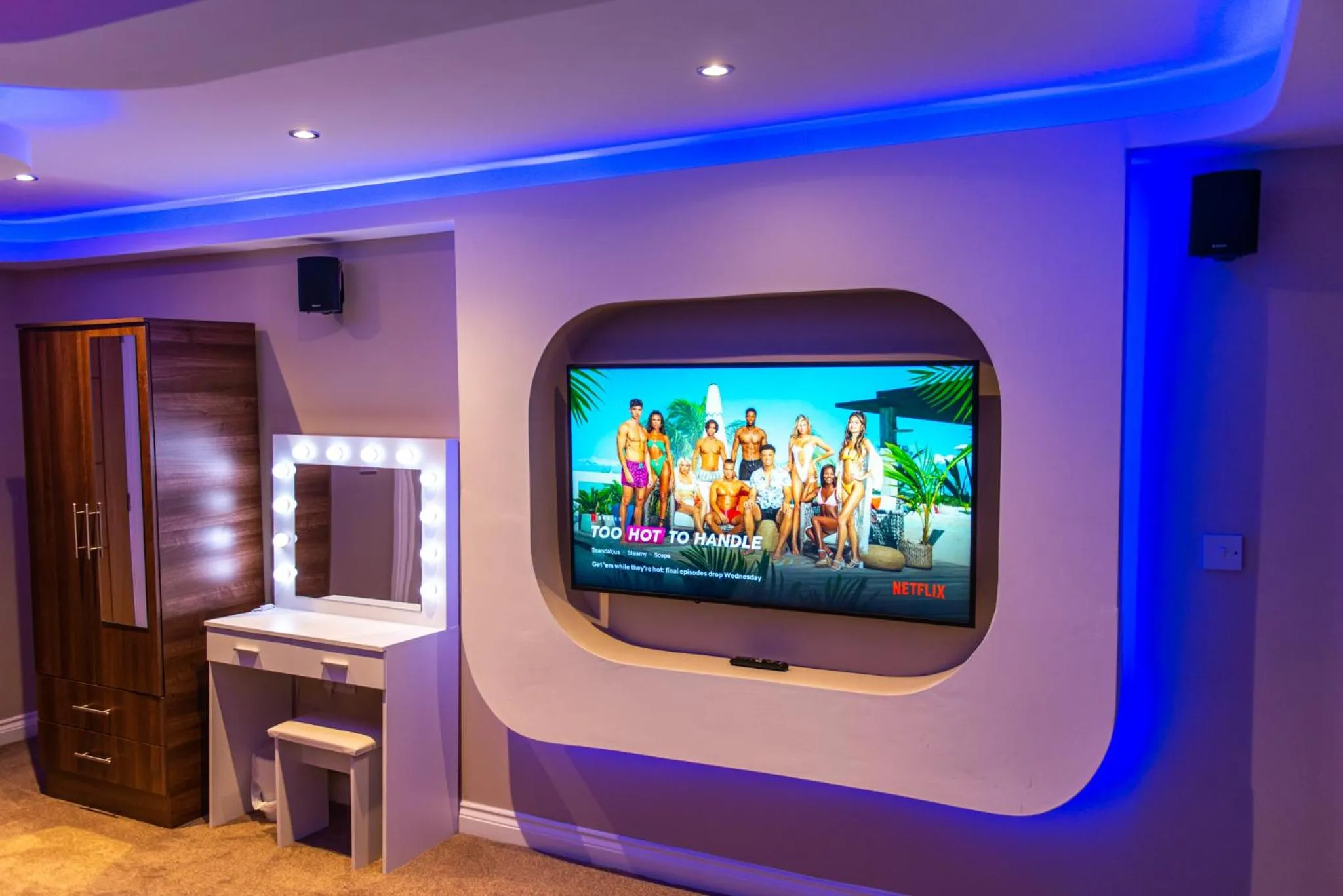 Bedroom in Optimal Apartments