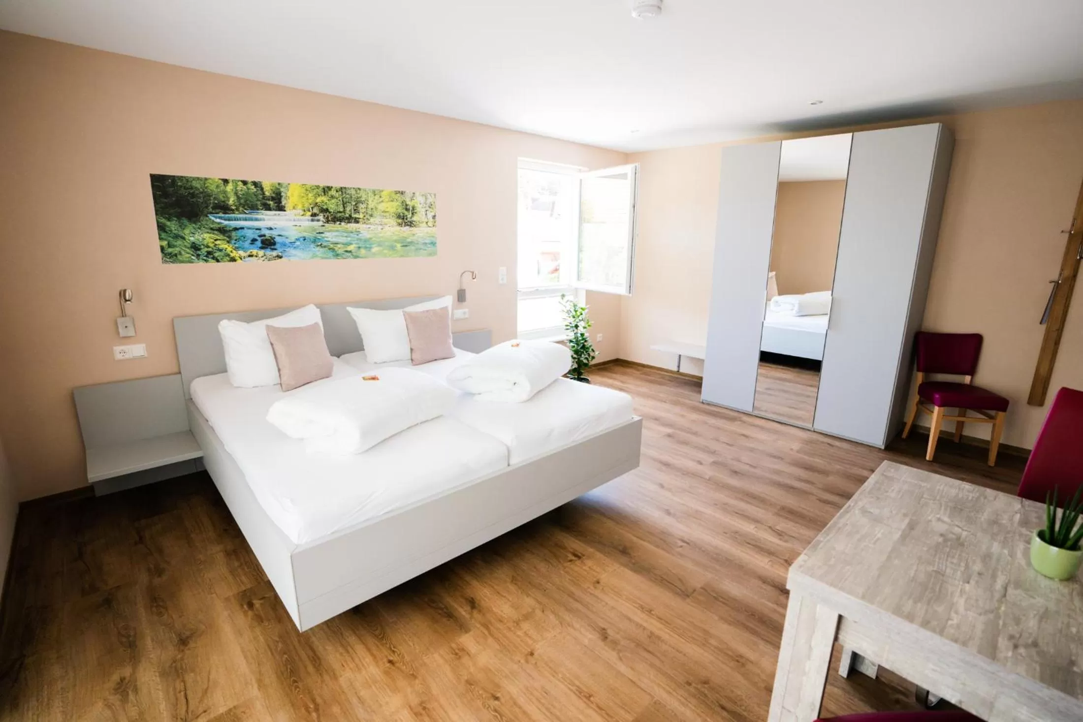 Photo of the whole room, Bed in Burgers Hotel