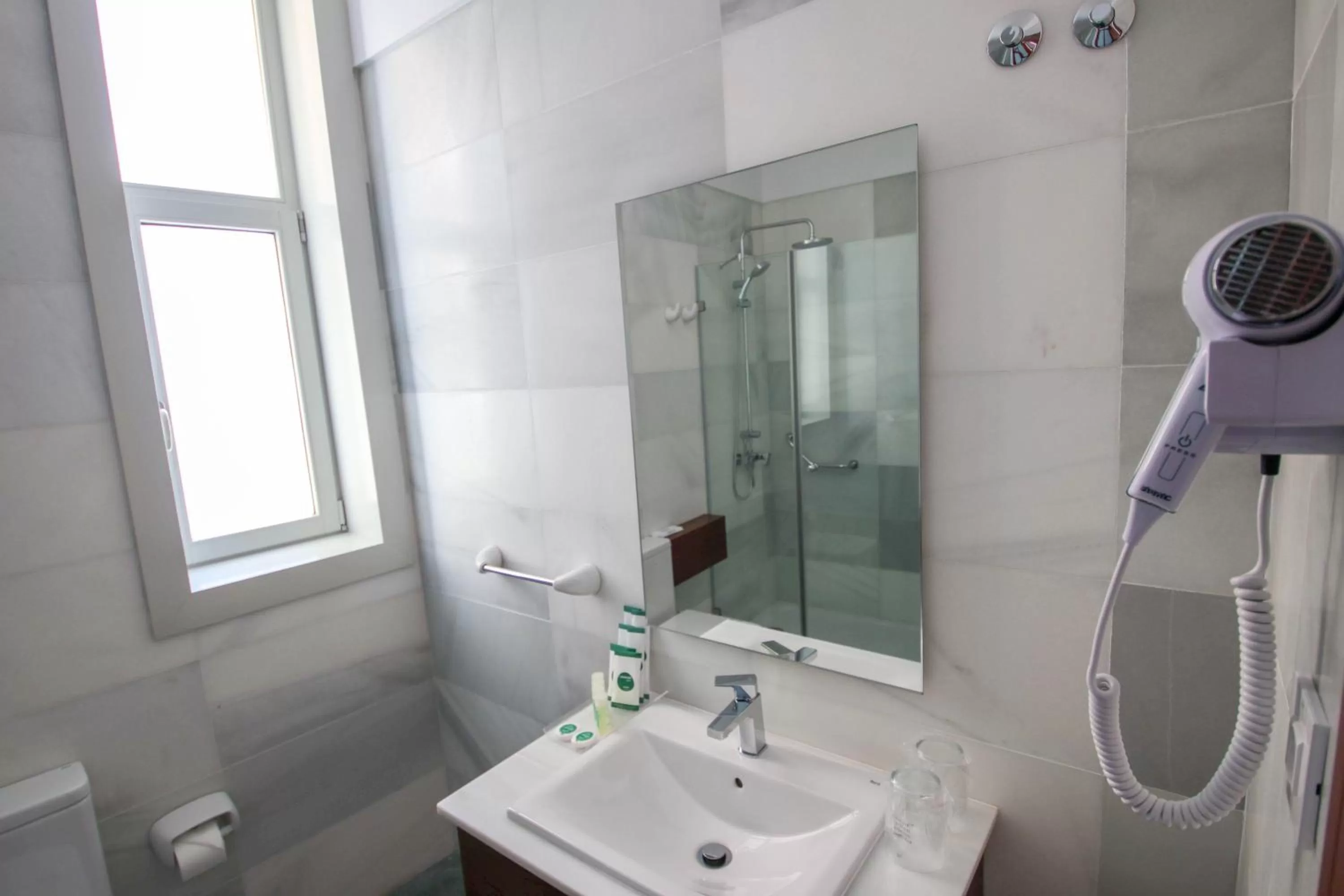 Shower in Hotel Emblemático Holiday Time