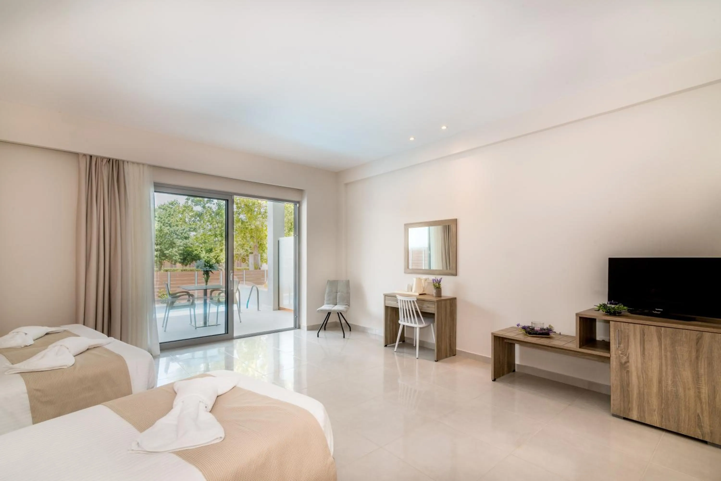 TV and multimedia, Bed in Poseidon Beach Hotel