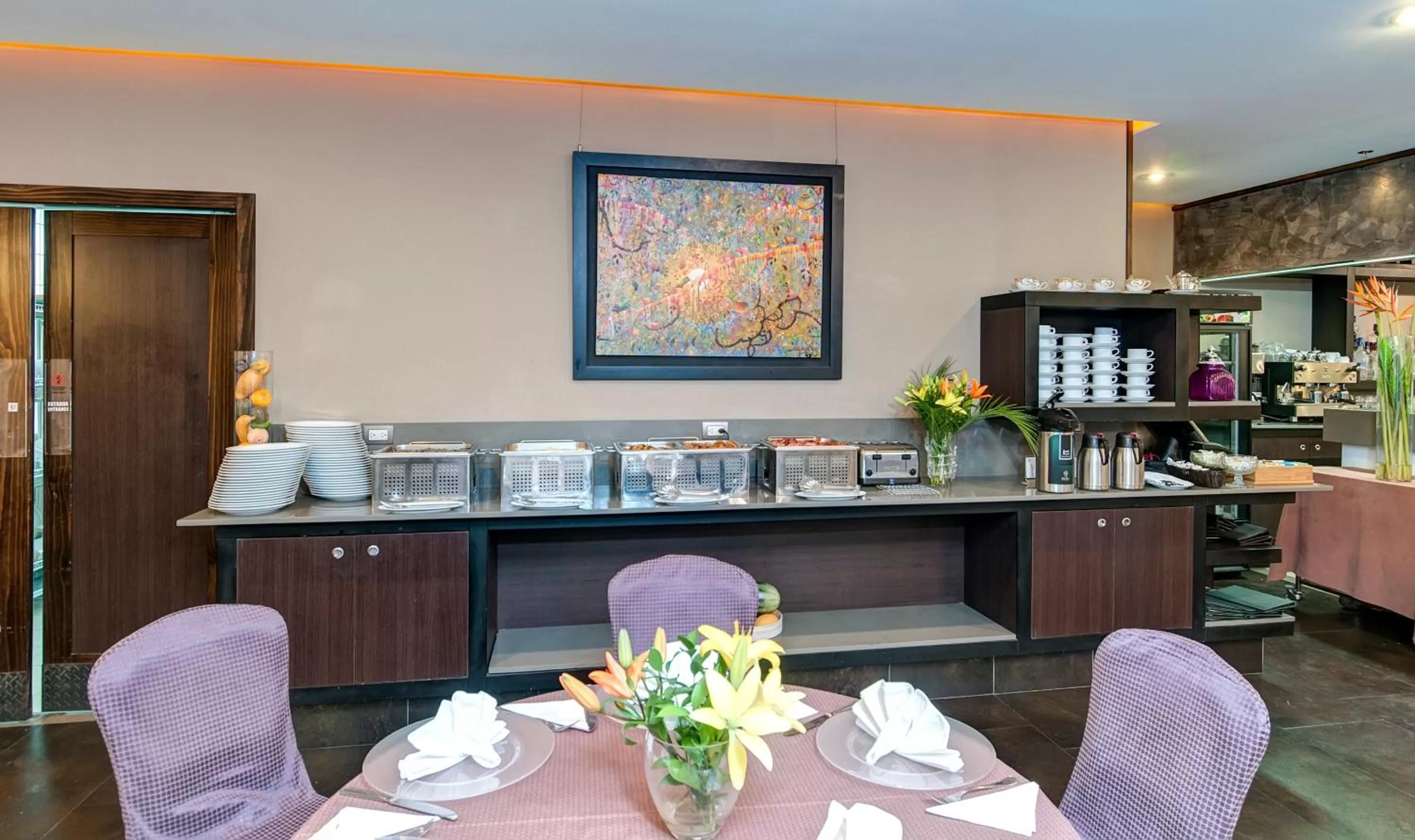 Restaurant/places to eat in Studio Hotel Boutique