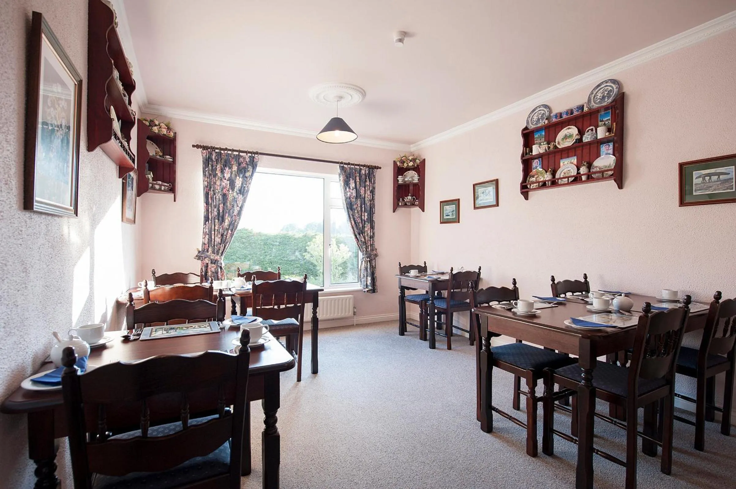 Coffee/tea facilities in The Waterfront House Country Home