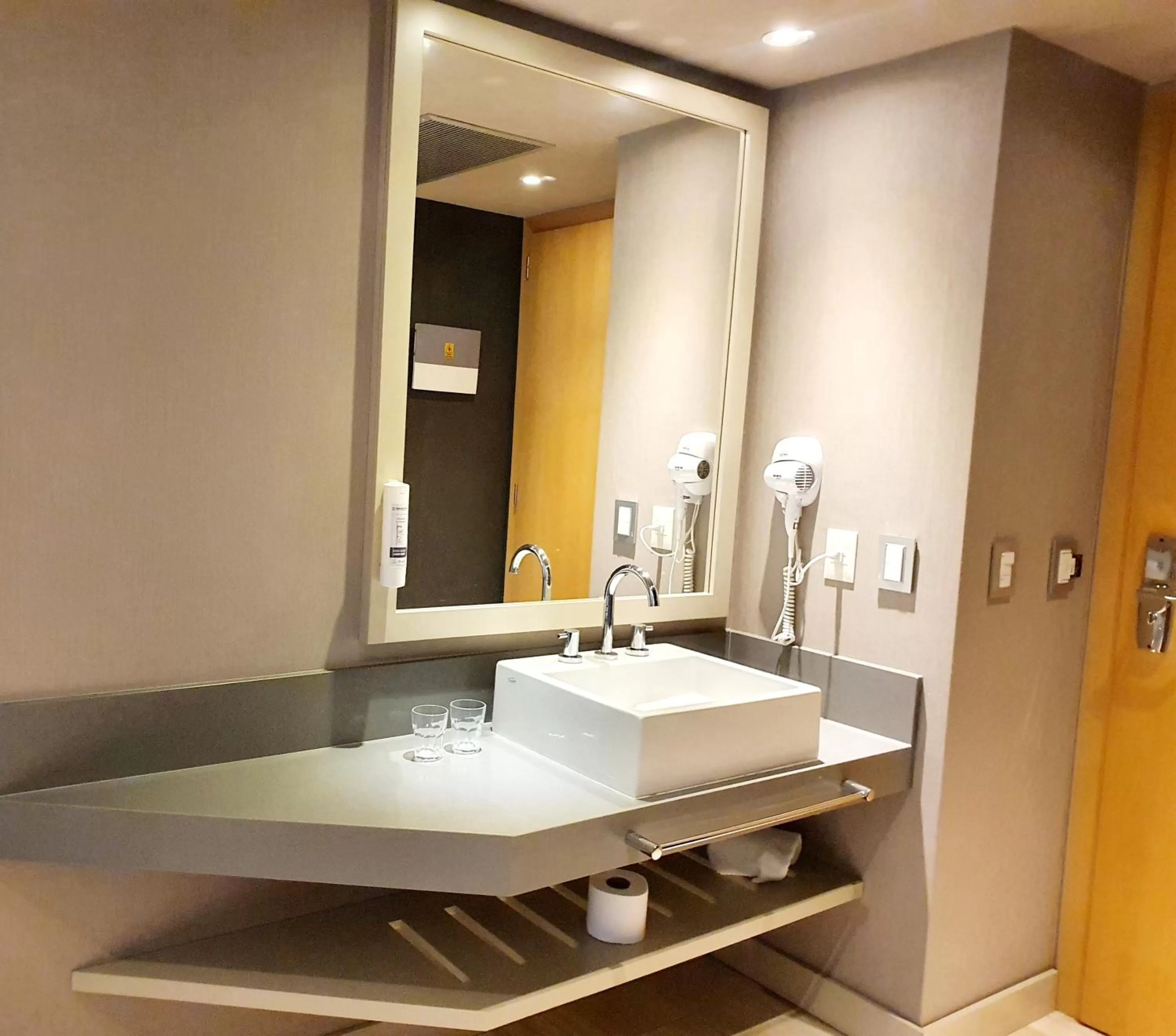 Bathroom in GrandView Hotel Buenos Aires