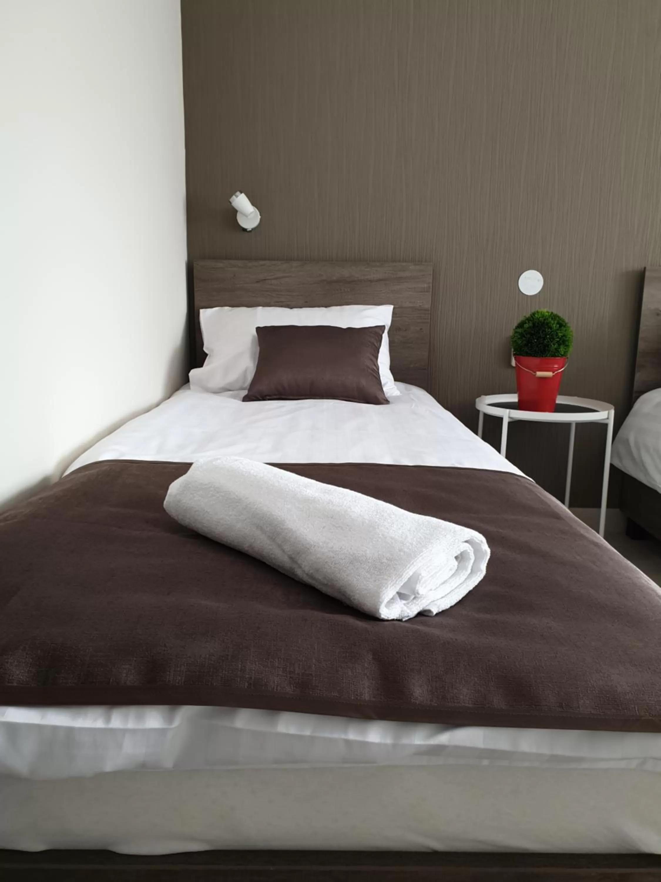 Bed in Familia Panzió & Apartmanház Győr