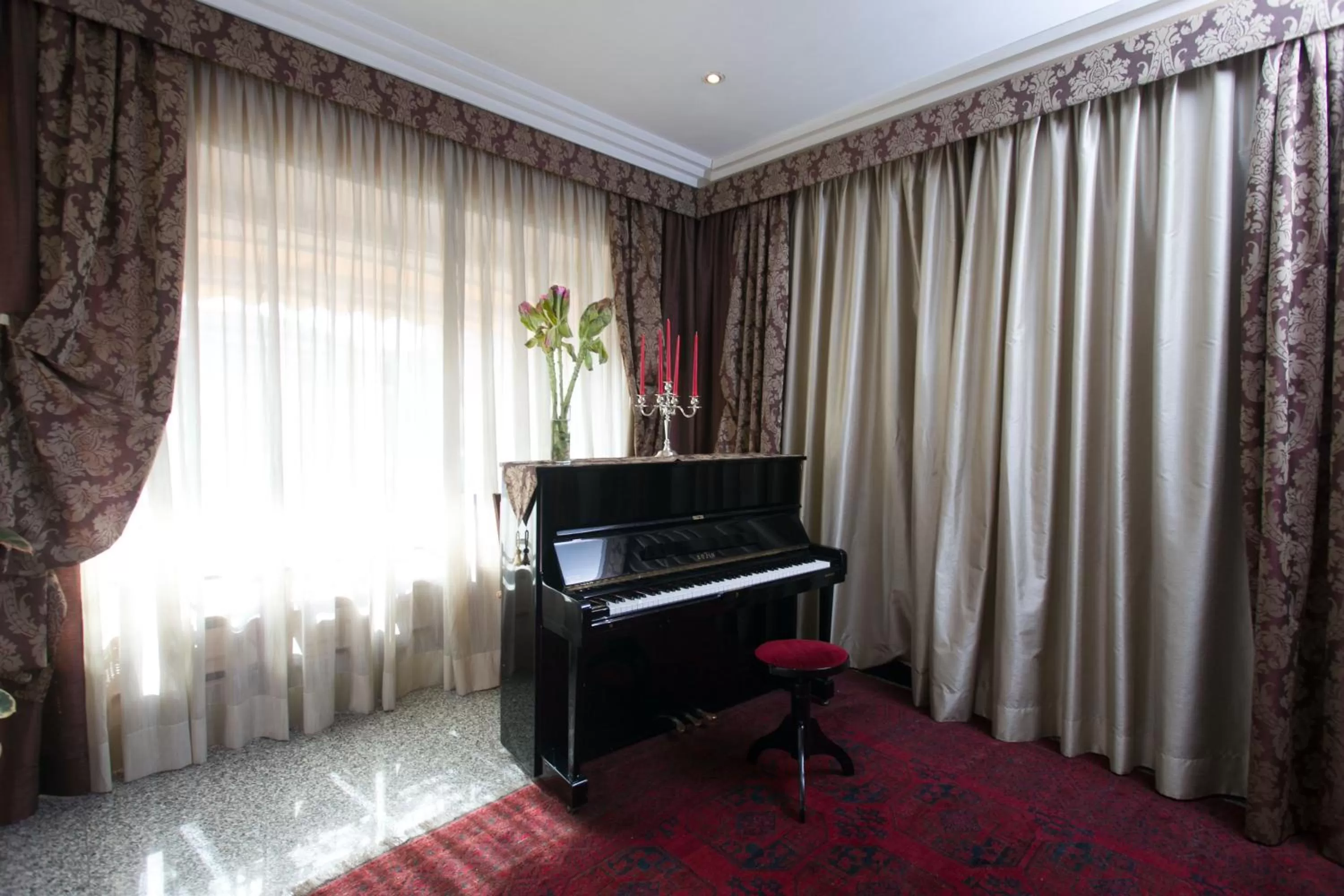 Decorative detail in Astor Hotel Vintage