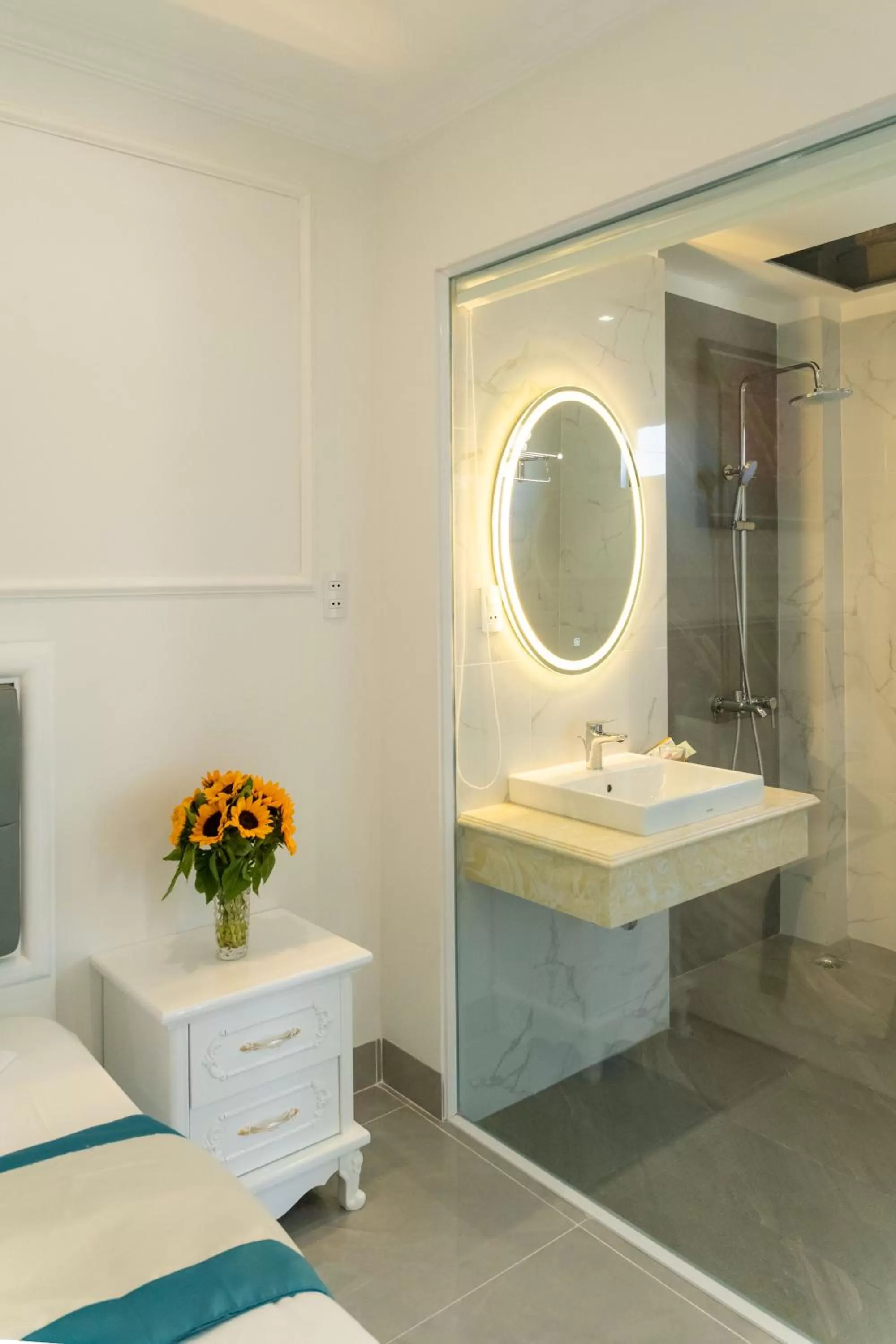 Bathroom in Sun Hill Hotel