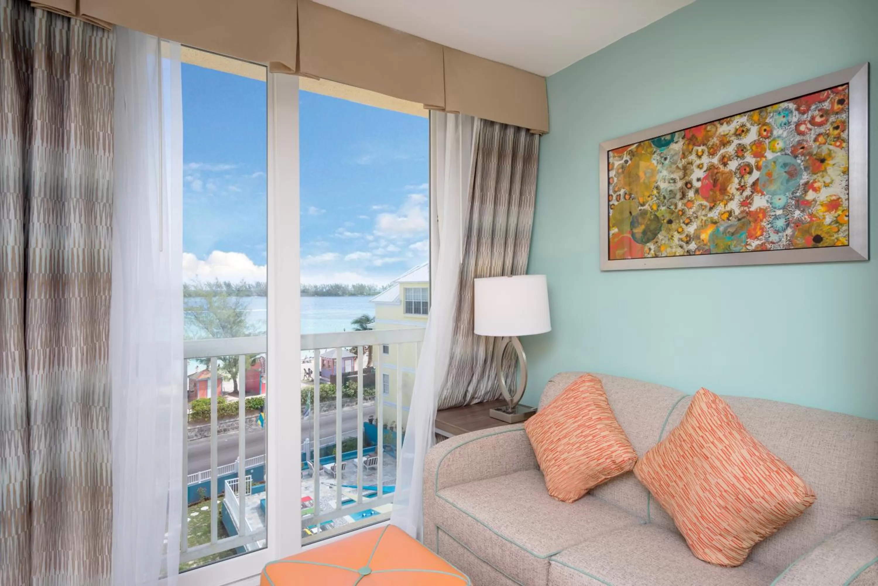 Living room in Holiday Inn Express & Suites Nassau by IHG