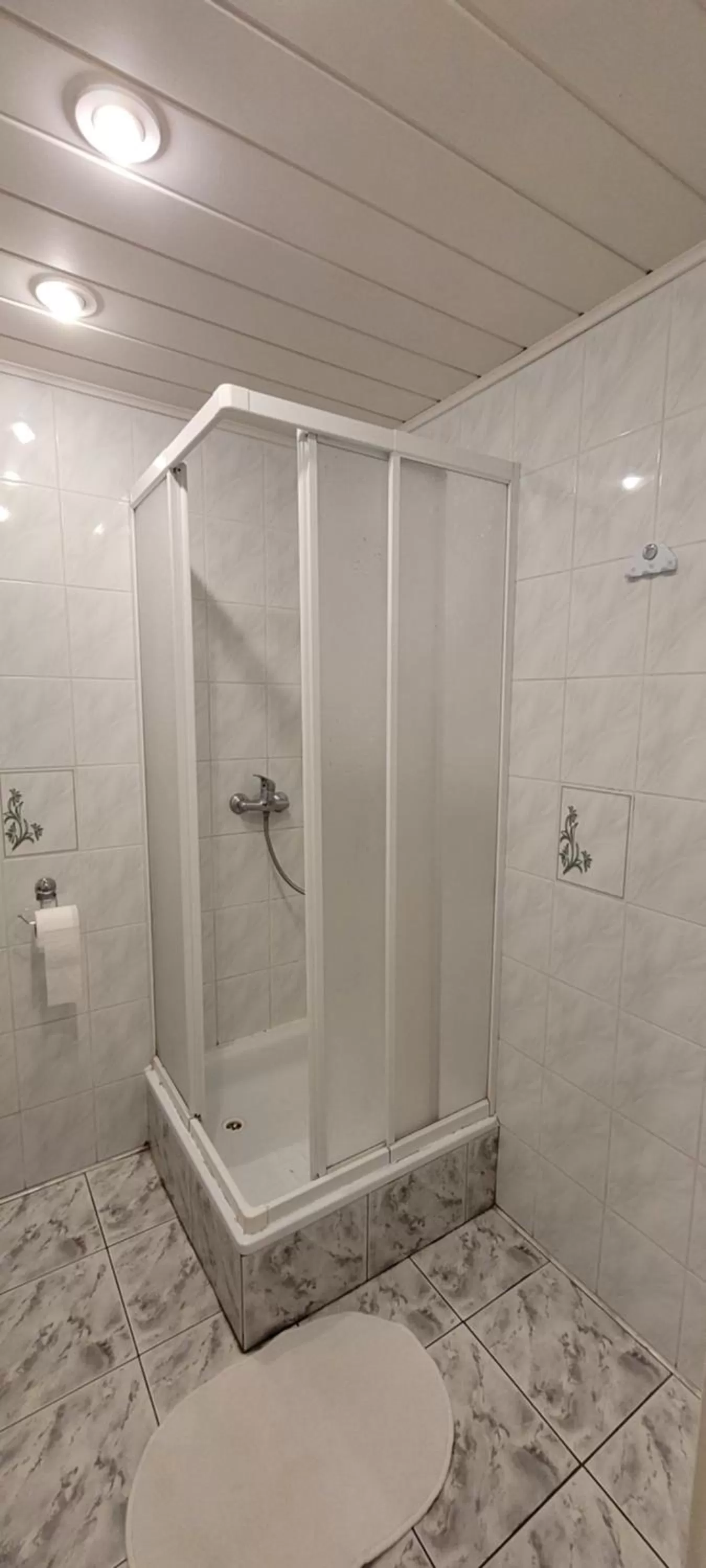 Shower in Dworek Pokoje Gościnne