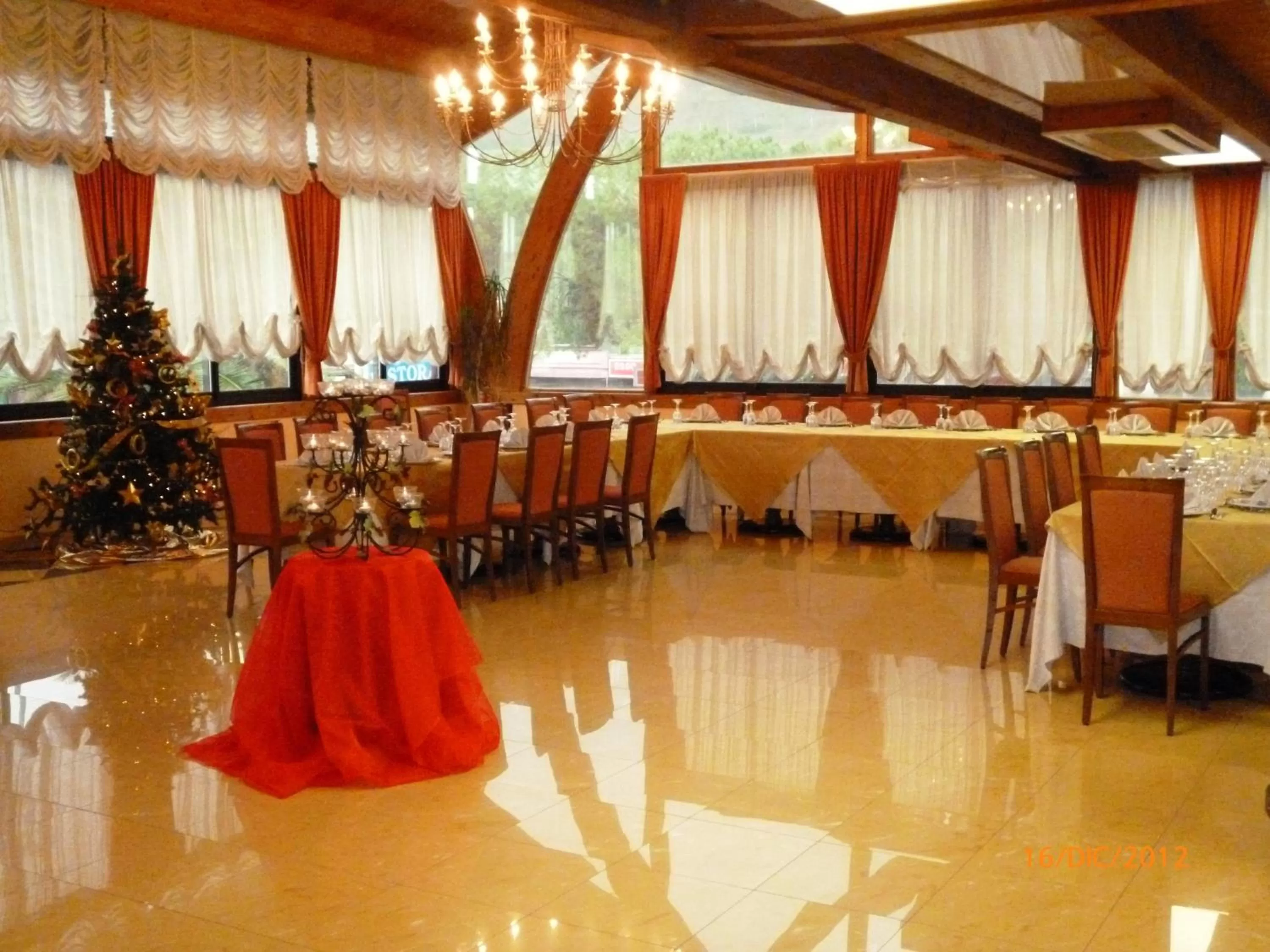 Restaurant/places to eat in Hotel Marinella