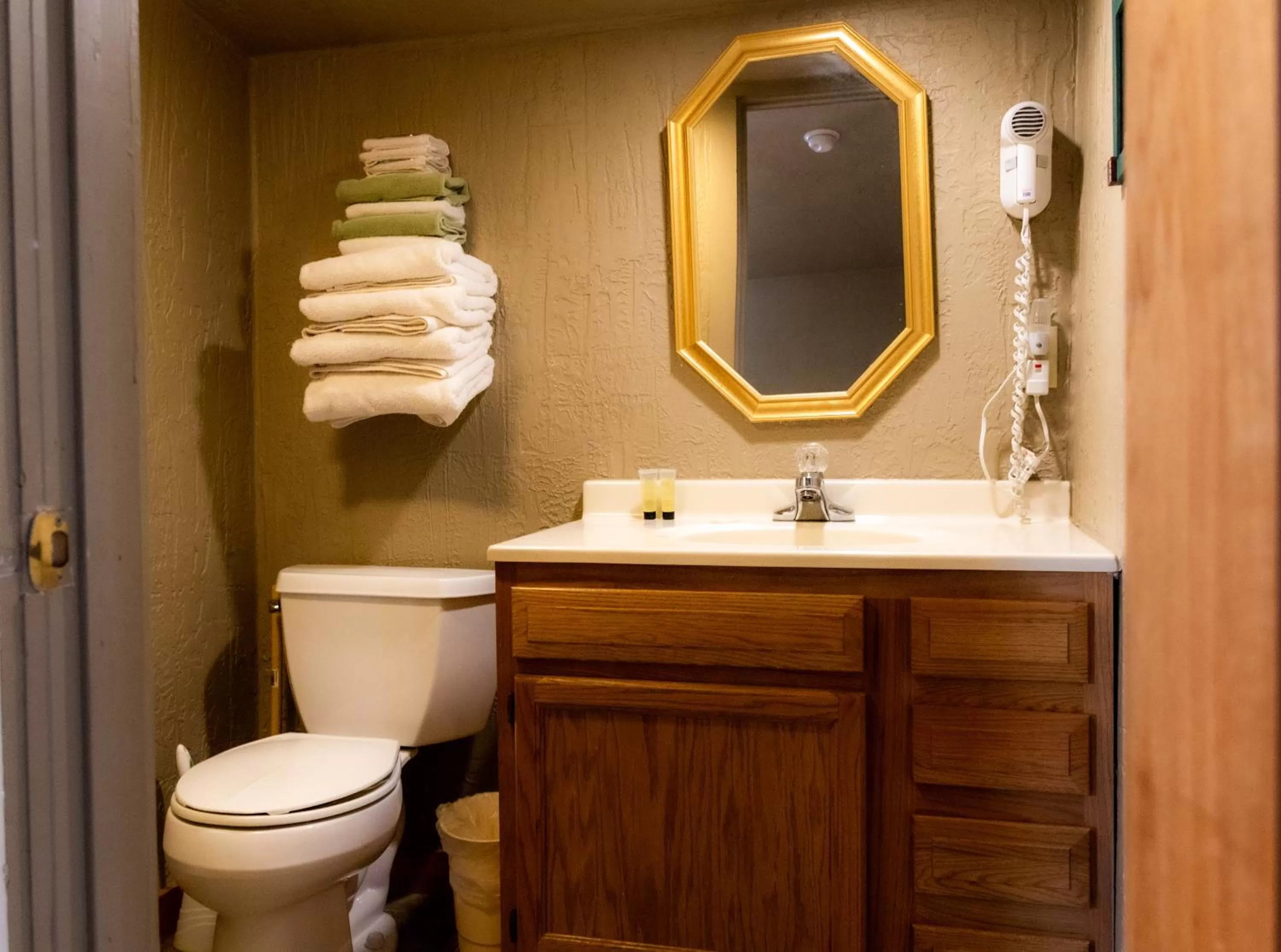 Half Moon Lake Lodge