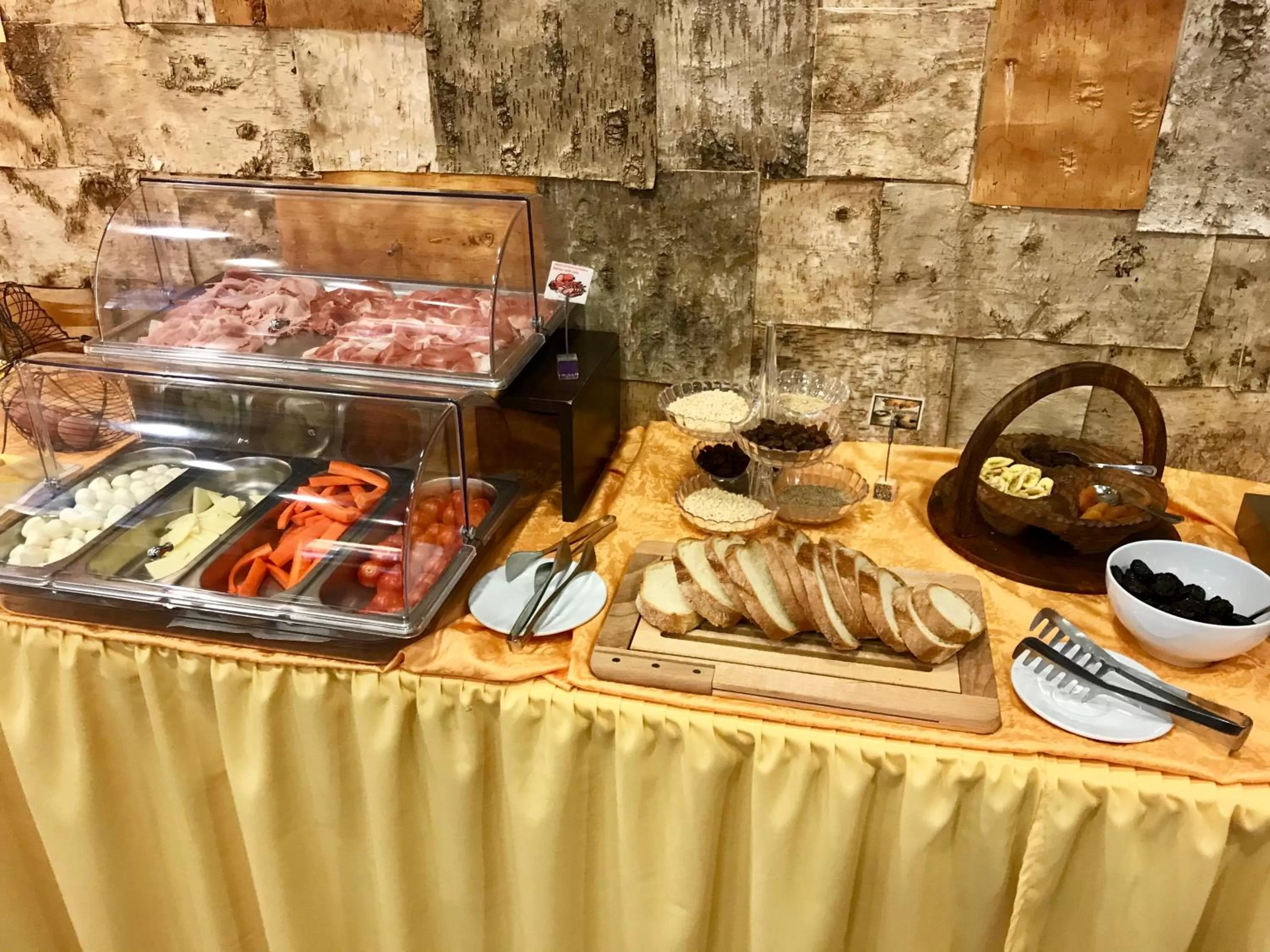 Buffet breakfast in MiHotel