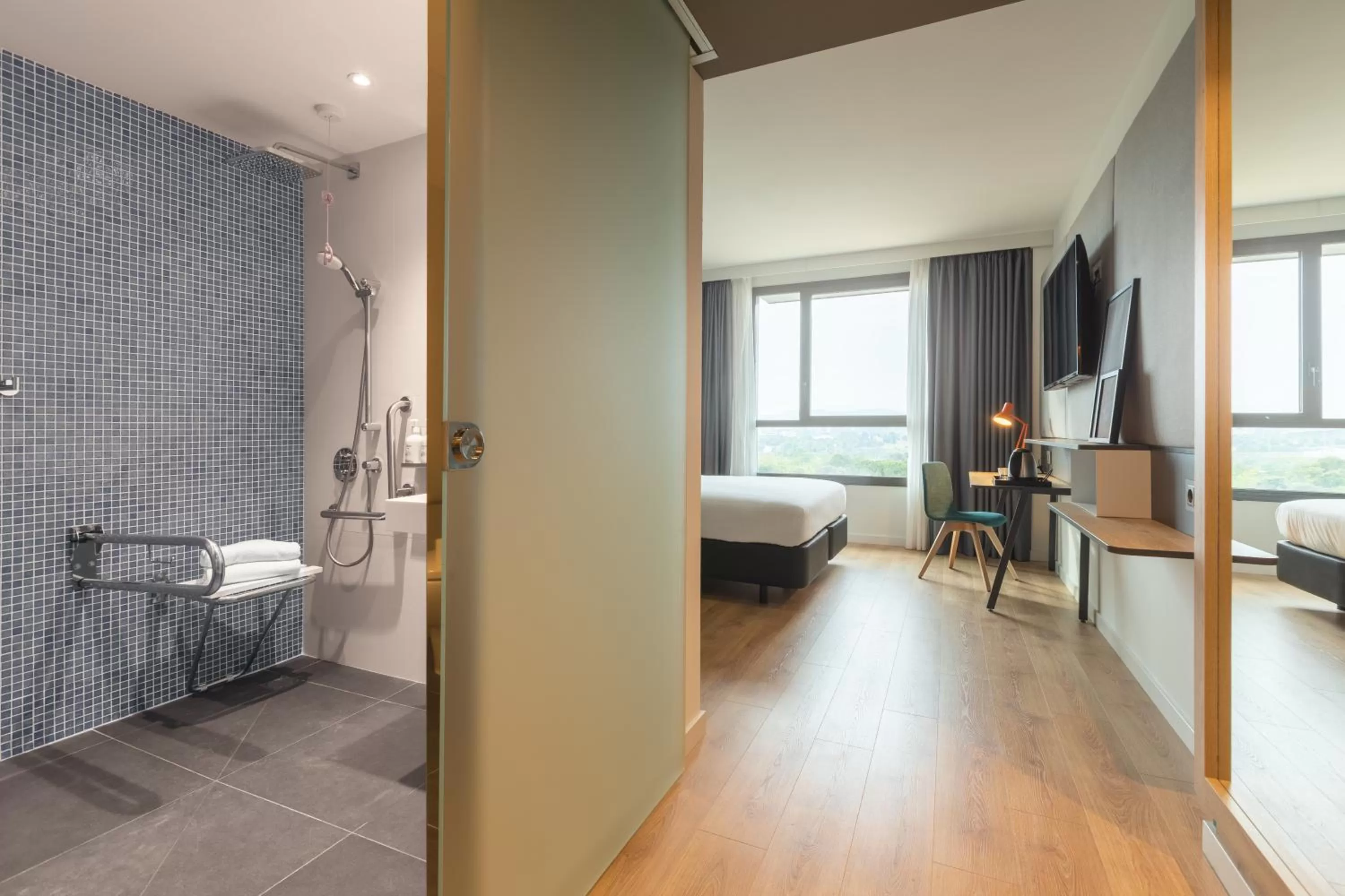 TV and multimedia, Bed in Holiday Inn Barcelona - Sant Cugat by IHG