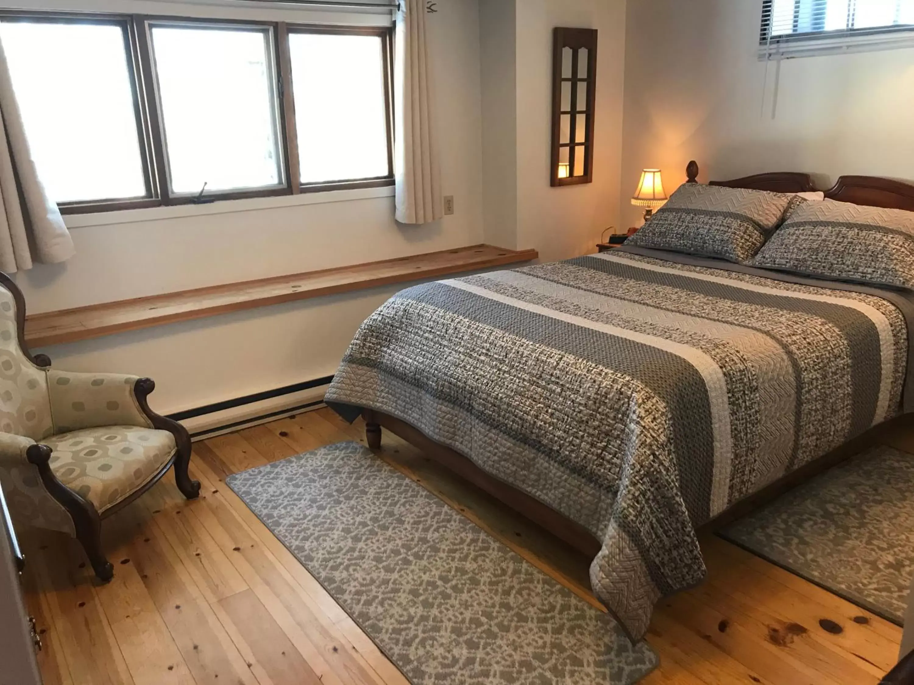 Queen Room with Garden View in La Grange Country Inn Queen Room with Garden View in La Grange Country Inn