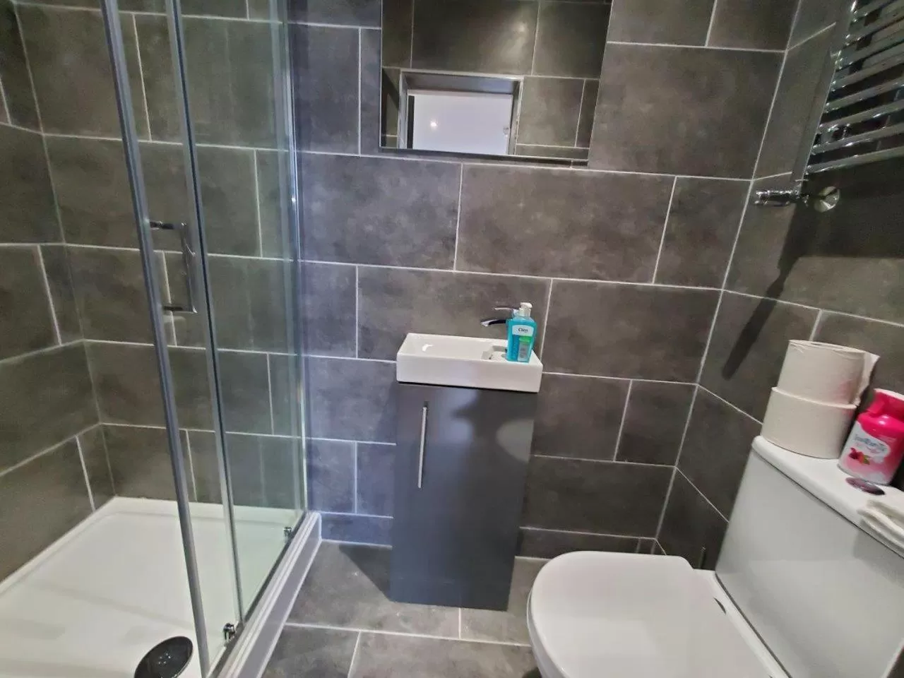 Bathroom in The Ashcroft Studios & Apartments with Free Parking