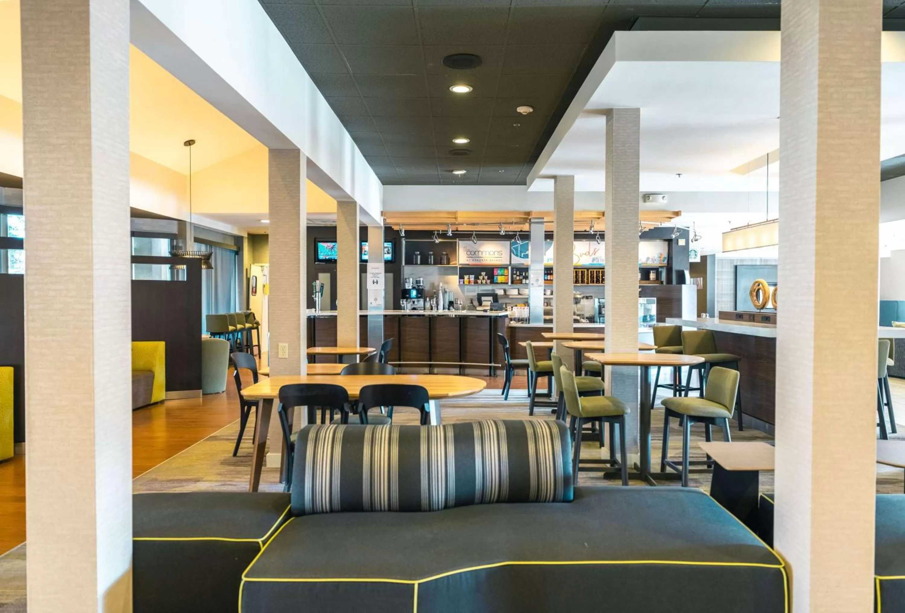 Restaurant/places to eat in Sonesta Select Camarillo