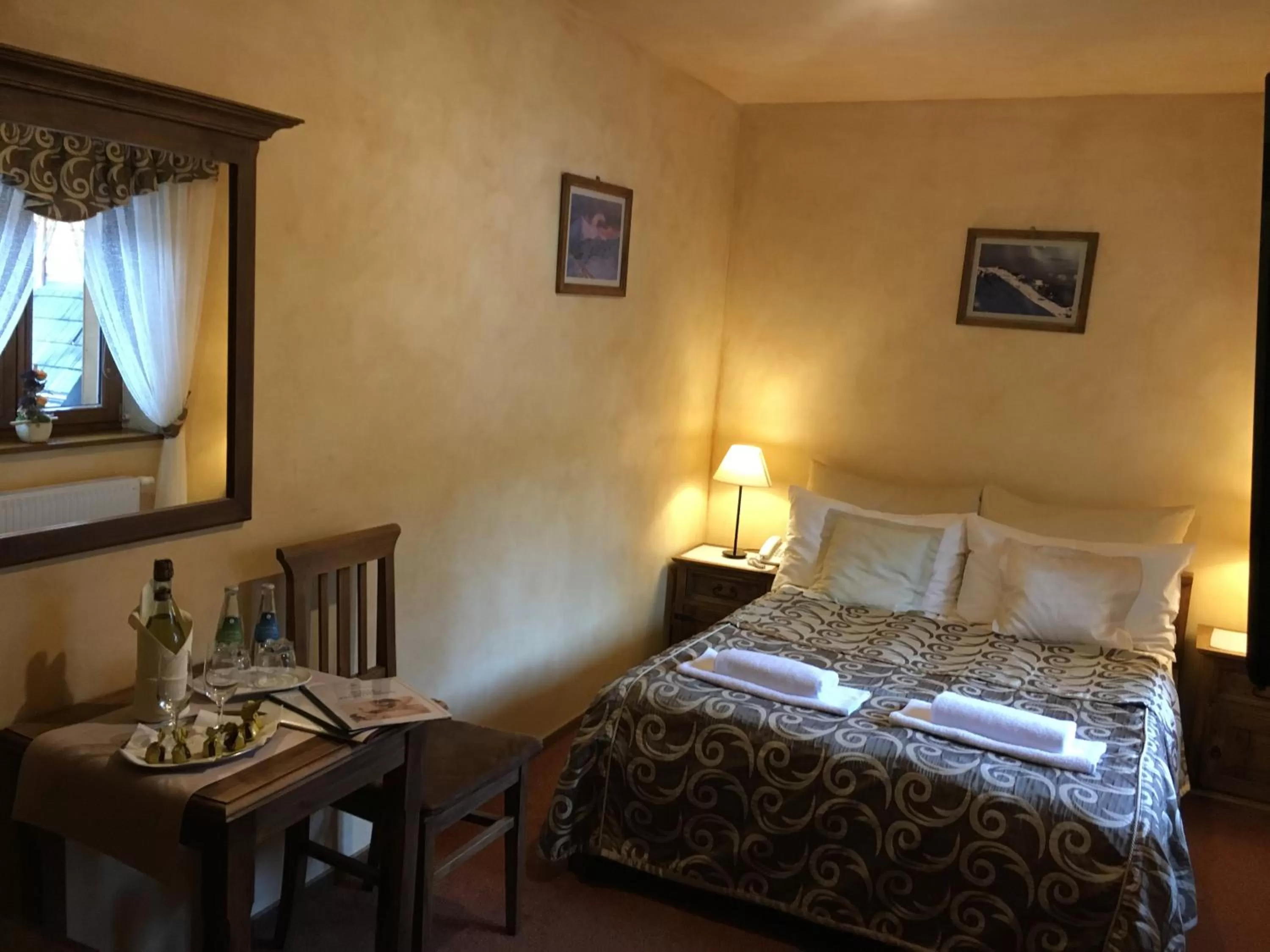 Photo of the whole room, Bed in Hotel Dwór Karolówka