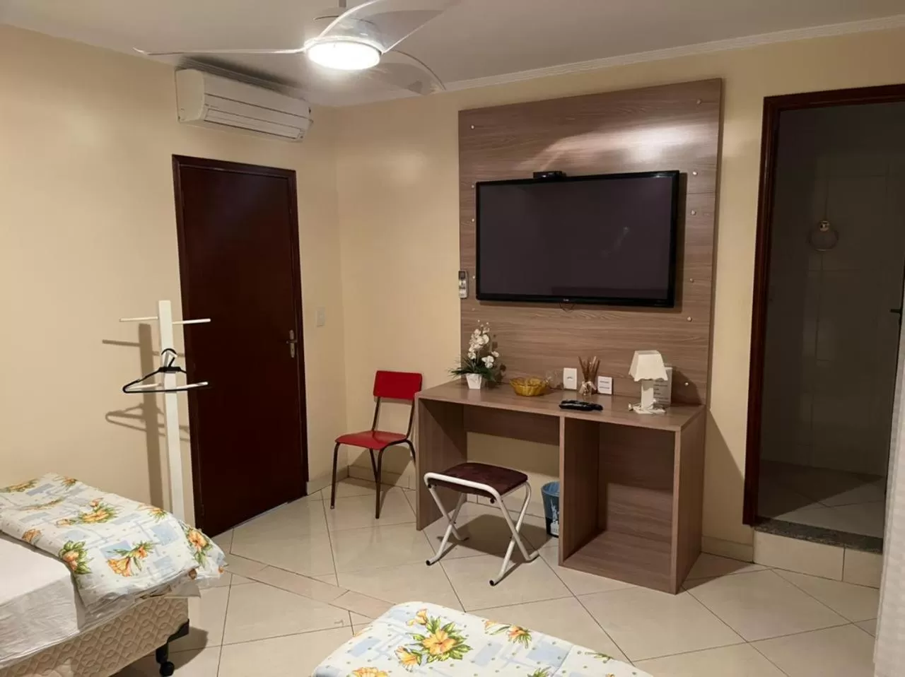 TV/Entertainment Center in Hotel Vitória