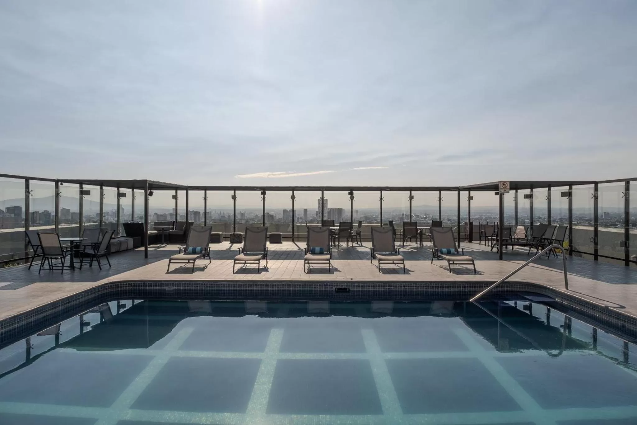 Swimming pool in Holiday Inn Guadalajara Select by IHG