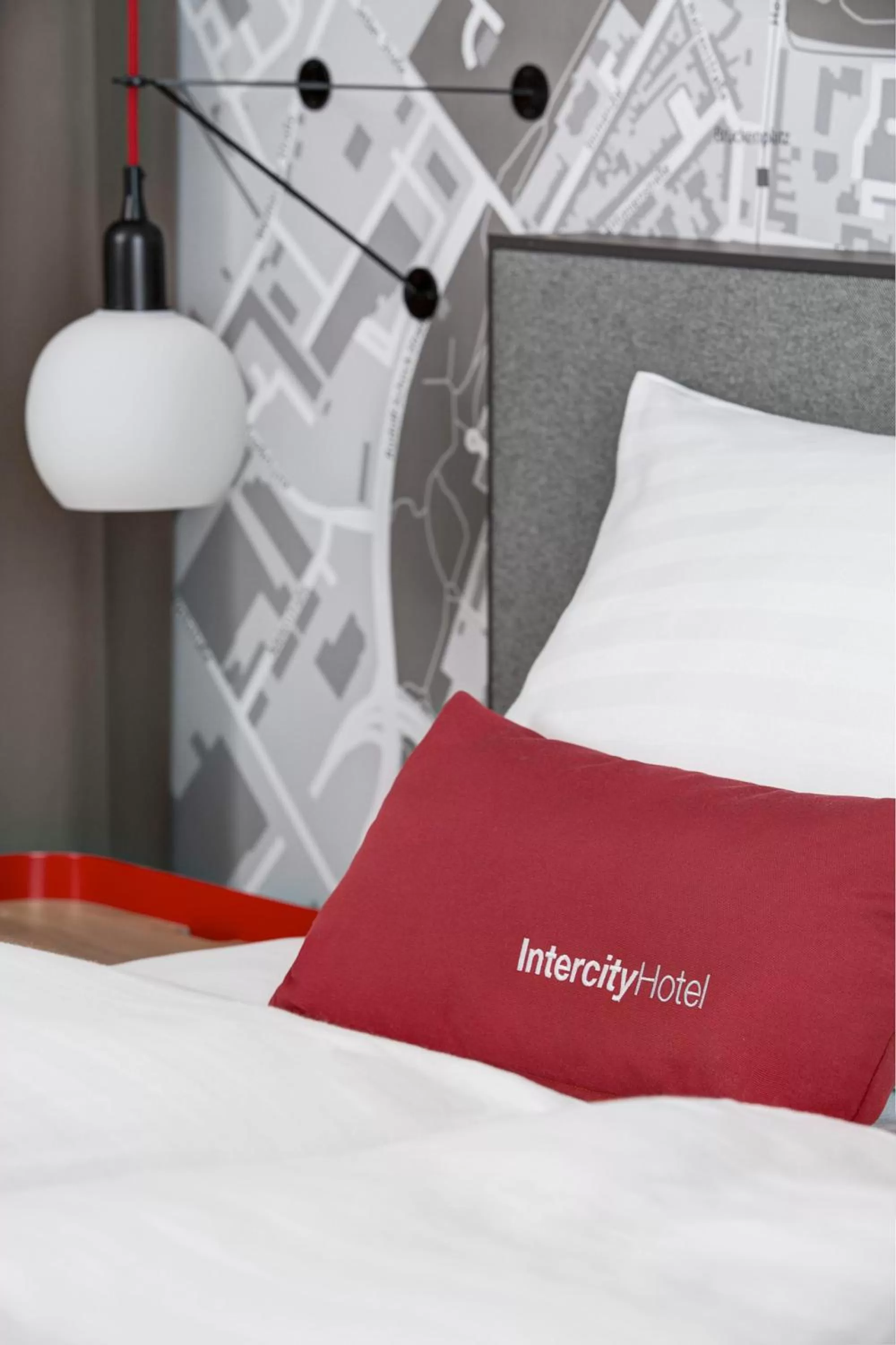 Bed in IntercityHotel Saarbrücken