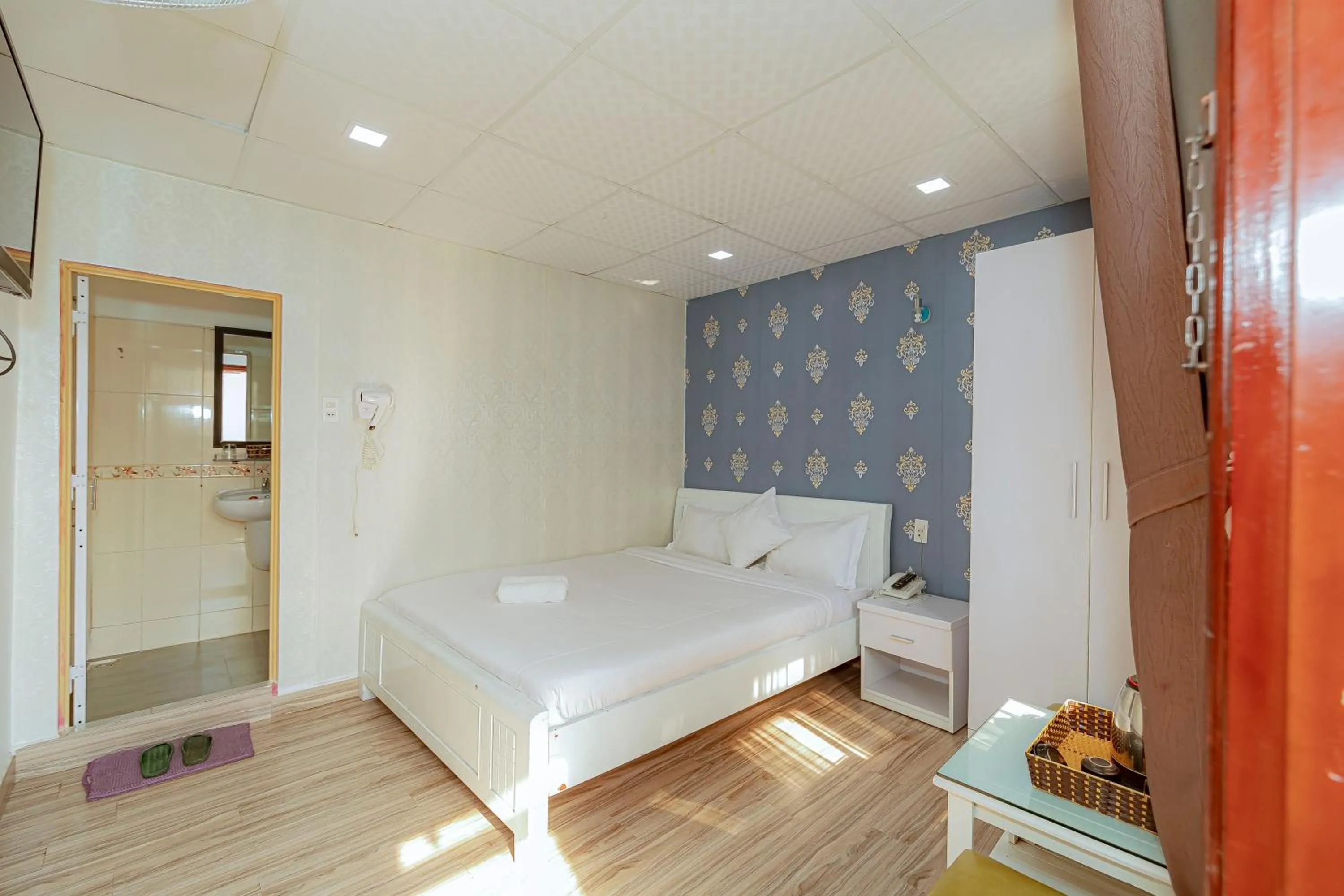 Ken's Backpackers Hotel