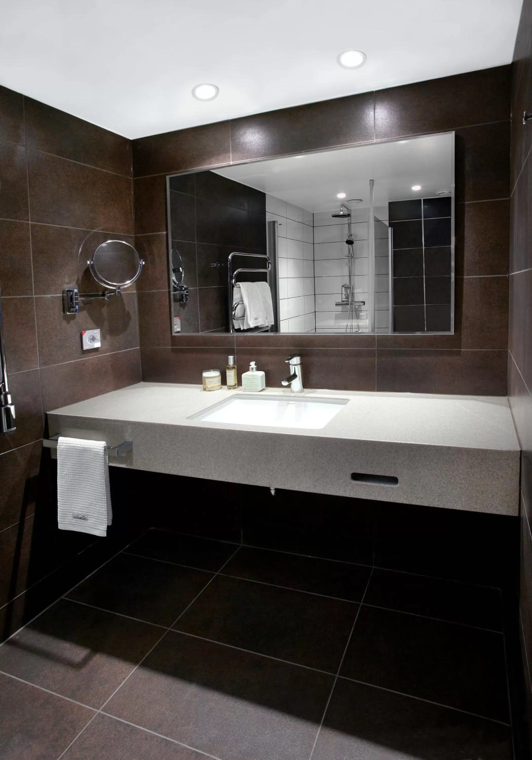 Shower in Quality Hotel Waterfront