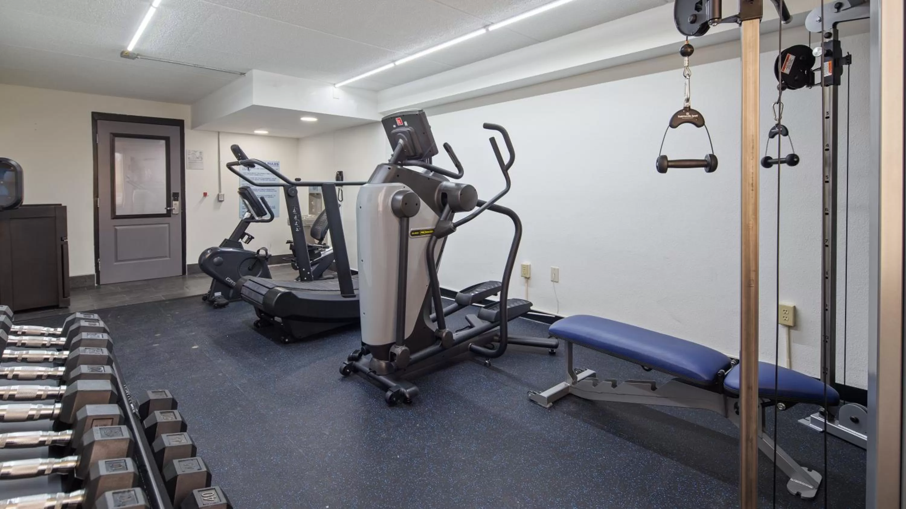 Fitness centre/facilities in Clarion Pointe Jacksonville near Camp Lejeune