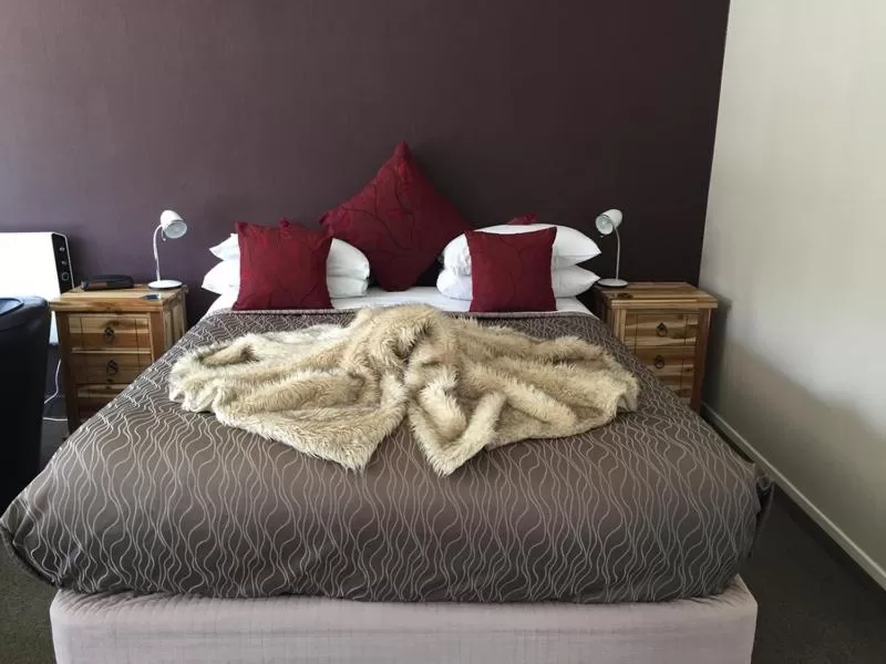 Bed in Lakefront Lodge