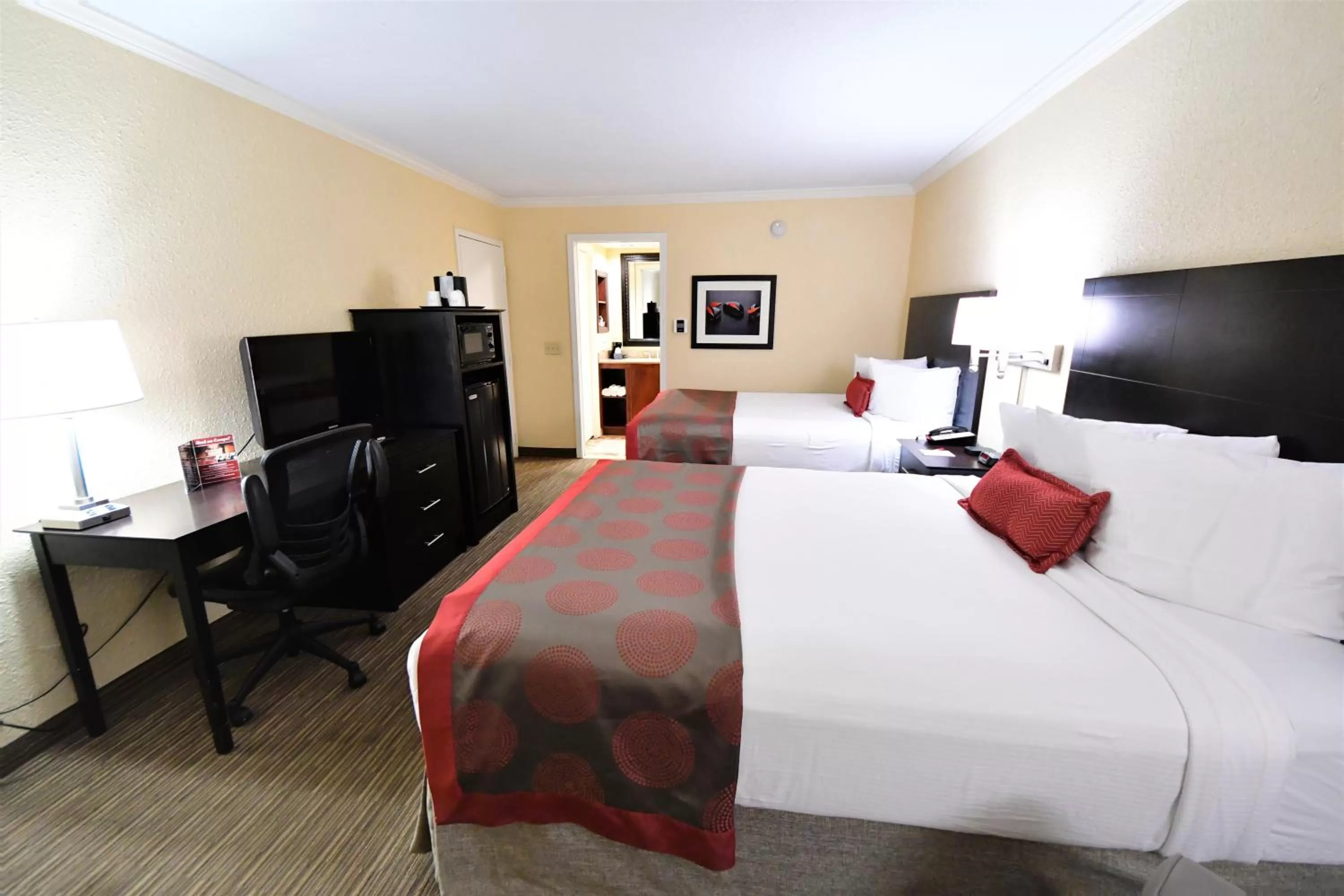 Photo of the whole room, Bed in Ramada by Wyndham Jacksonville Hotel & Conference Center