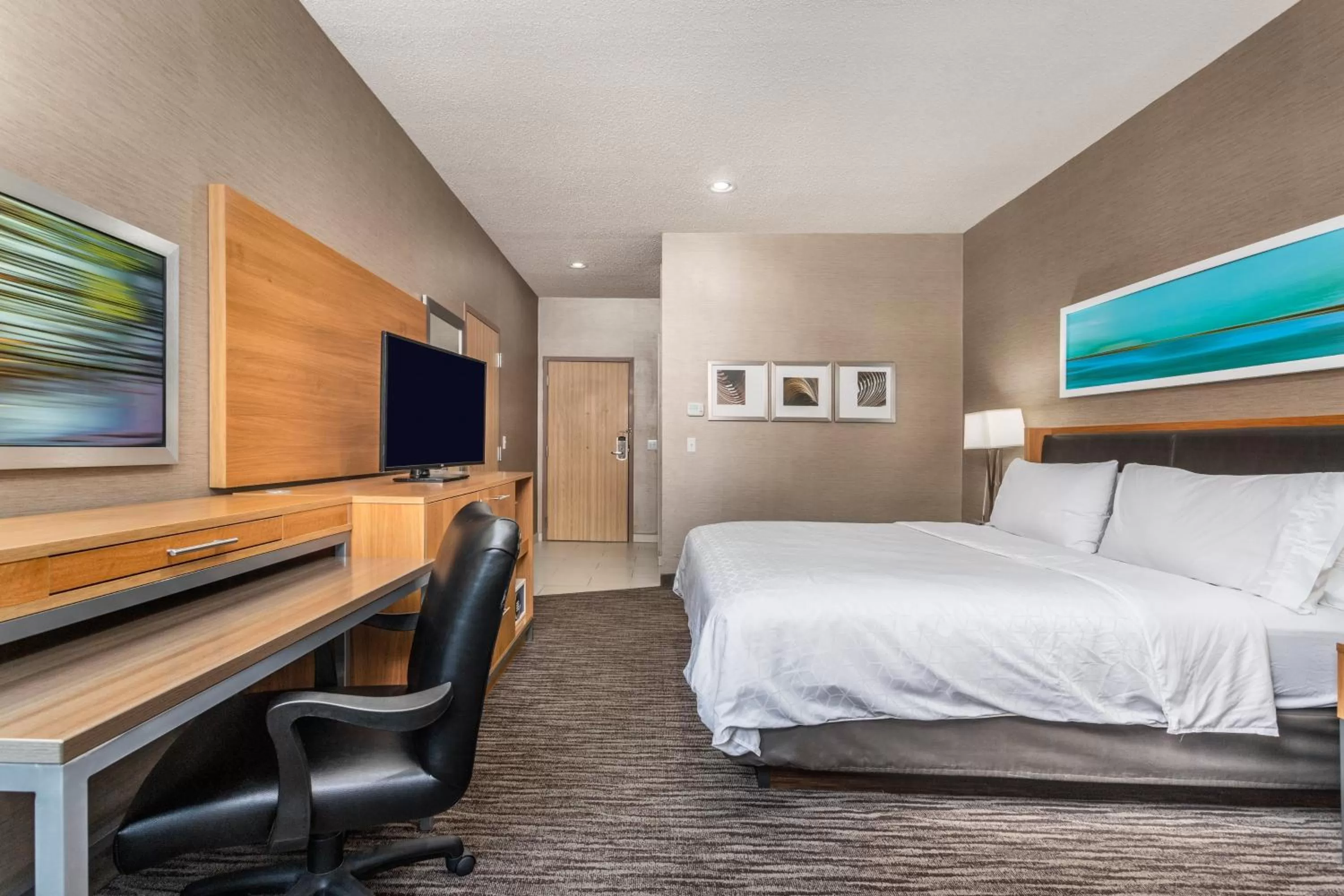 Photo of the whole room, Bed in Holiday Inn Express Annapolis East-Kent Island by IHG