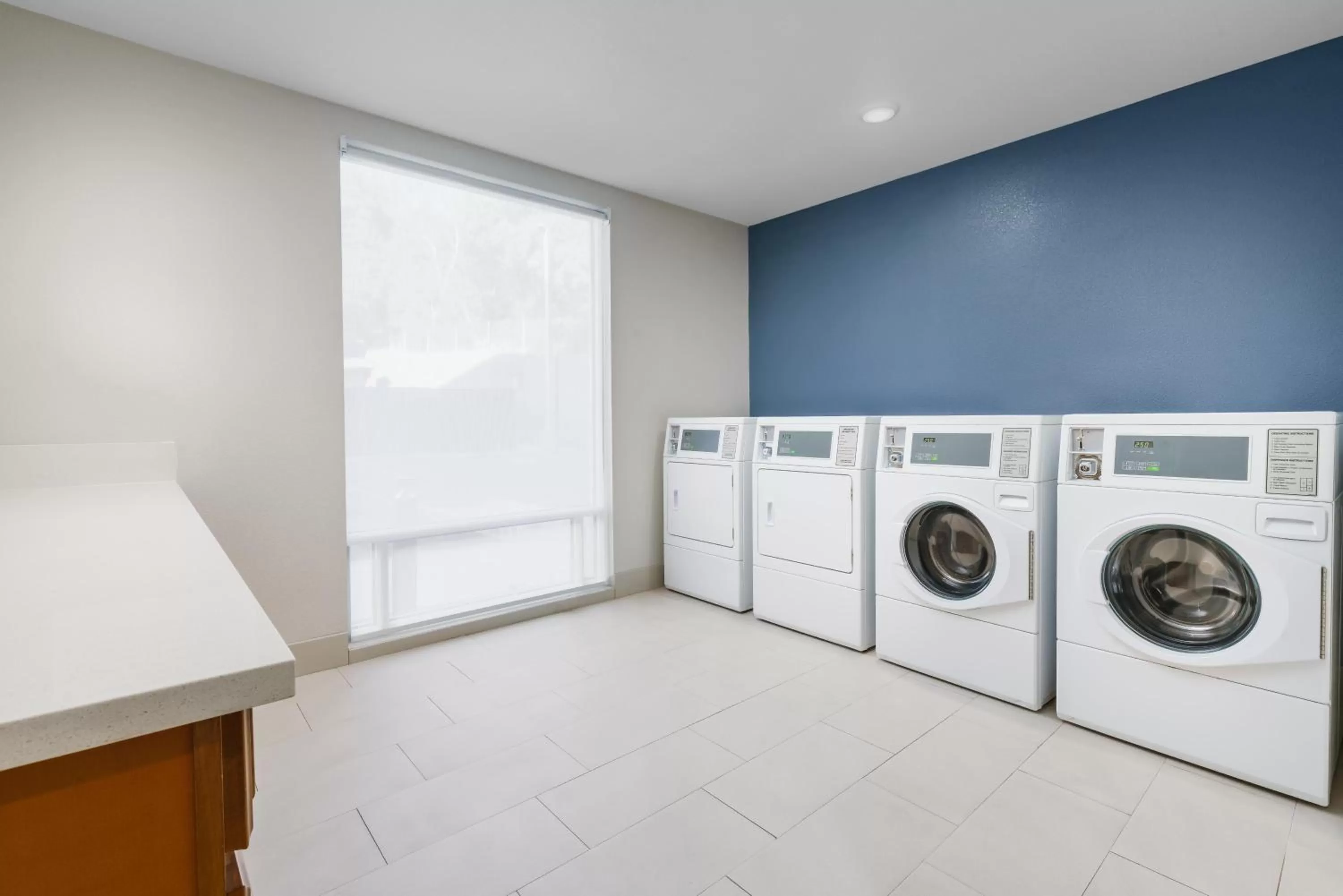 laundry in Holiday Inn Express & Suites Oakhurst-Yosemite Park Area by IHG