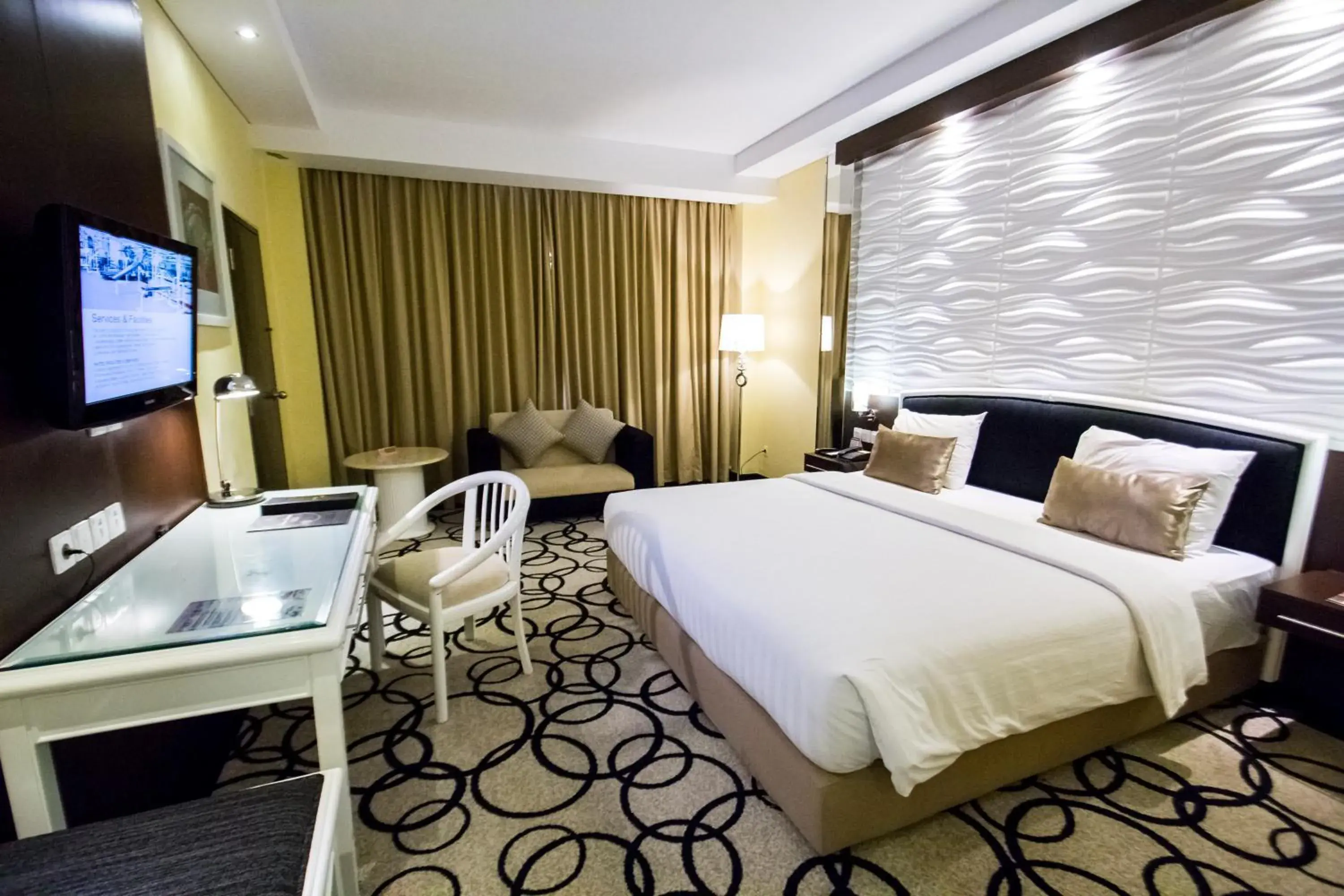 Deluxe Double or Twin Room in Hotel New Saphir Yogyakarta Deluxe Double or Twin Room in Hotel New Saphir Yogyakarta