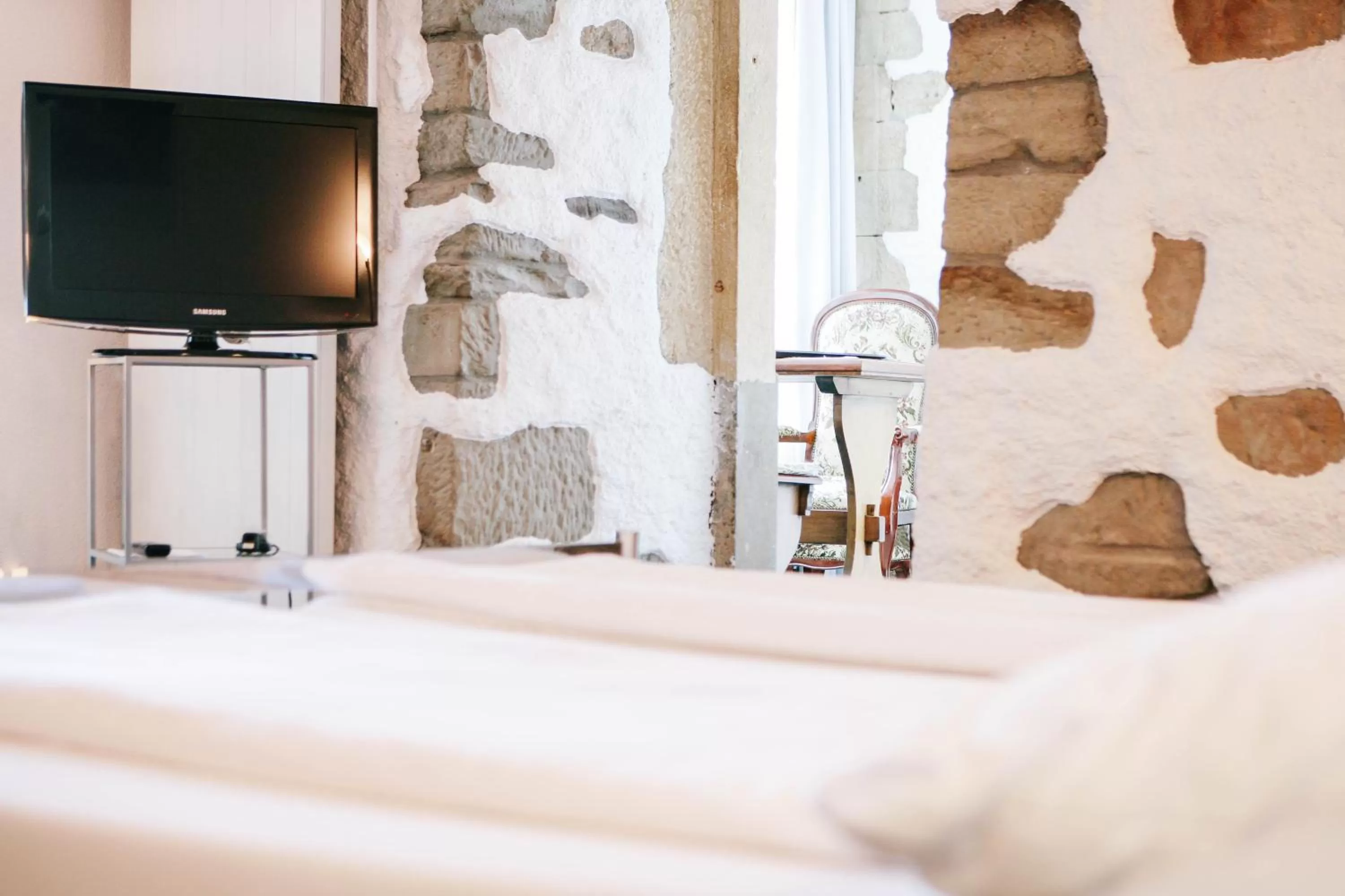 Communal lounge/ TV room, Bed in Hotel Murtenhof & Krone