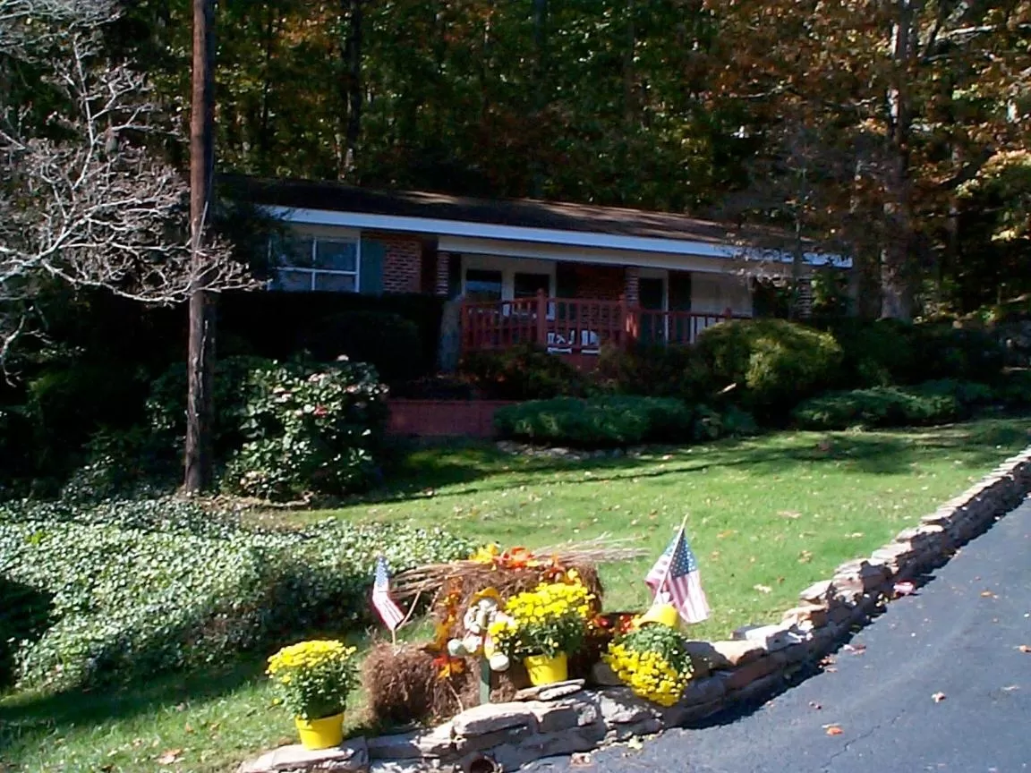 Property building in Mountain Aire Cottages, Inn, & Glamping