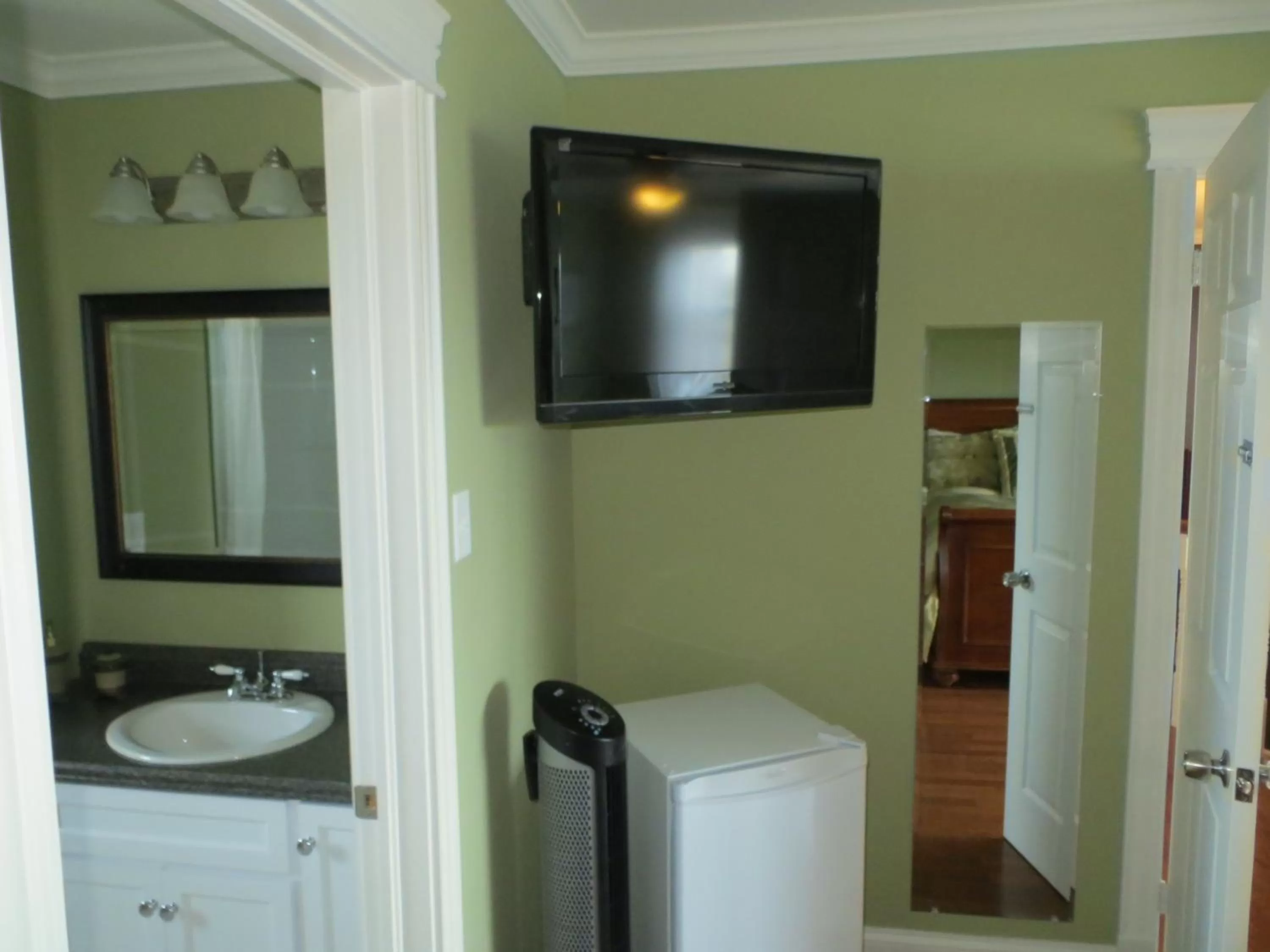 Decorative detail, TV/Entertainment Center in Lancaster Inn B&B