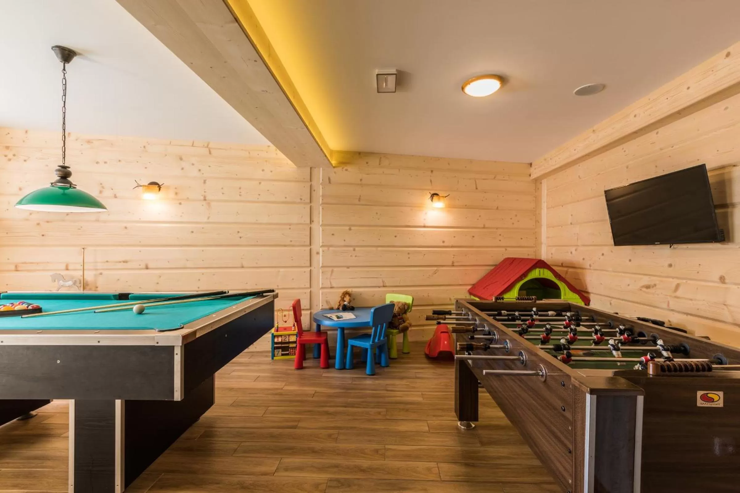 Billiard in Willa Baciarka-basen, sauny i jacuzzi