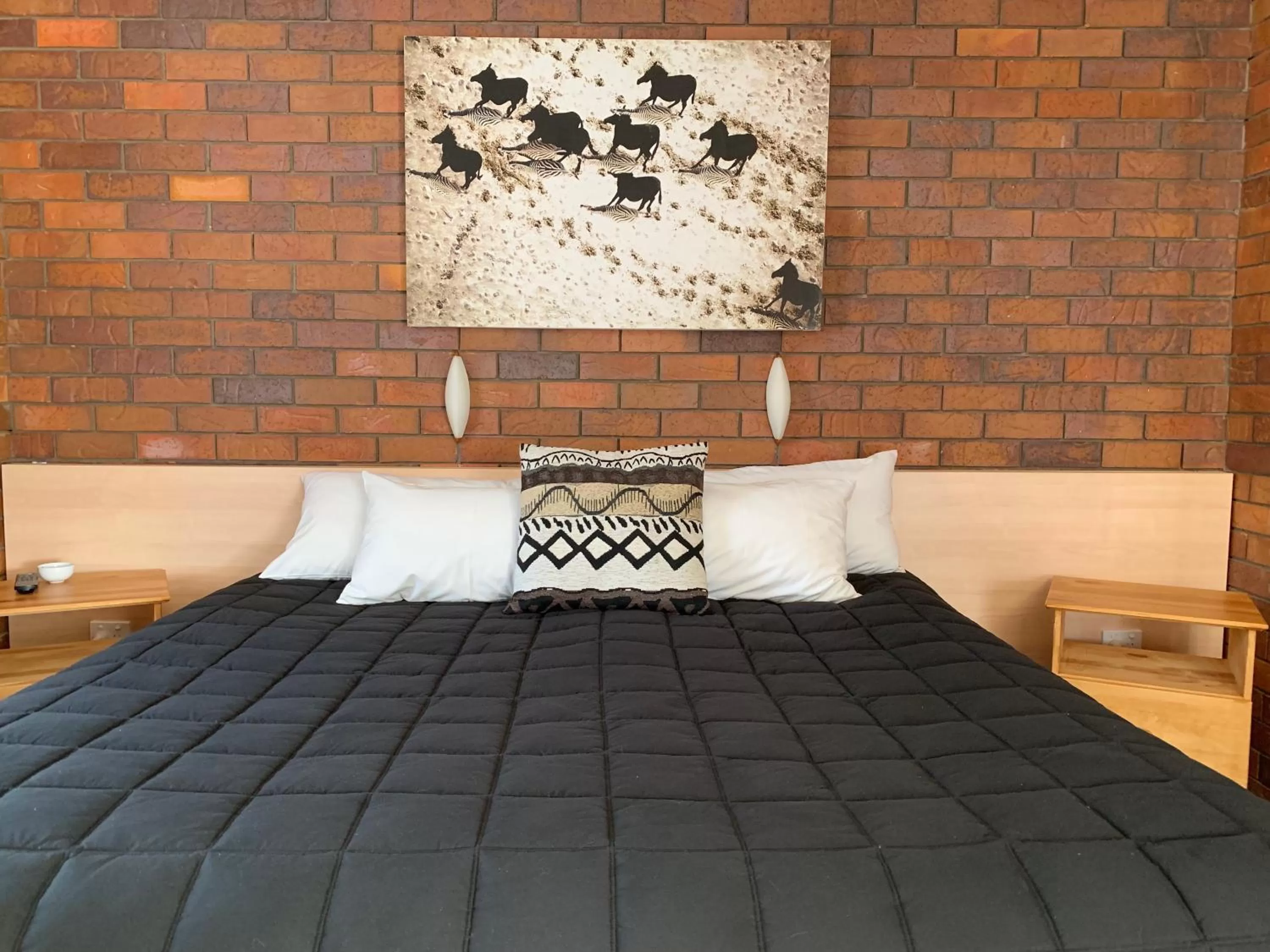 Bed in Peter Allen Motor Inn