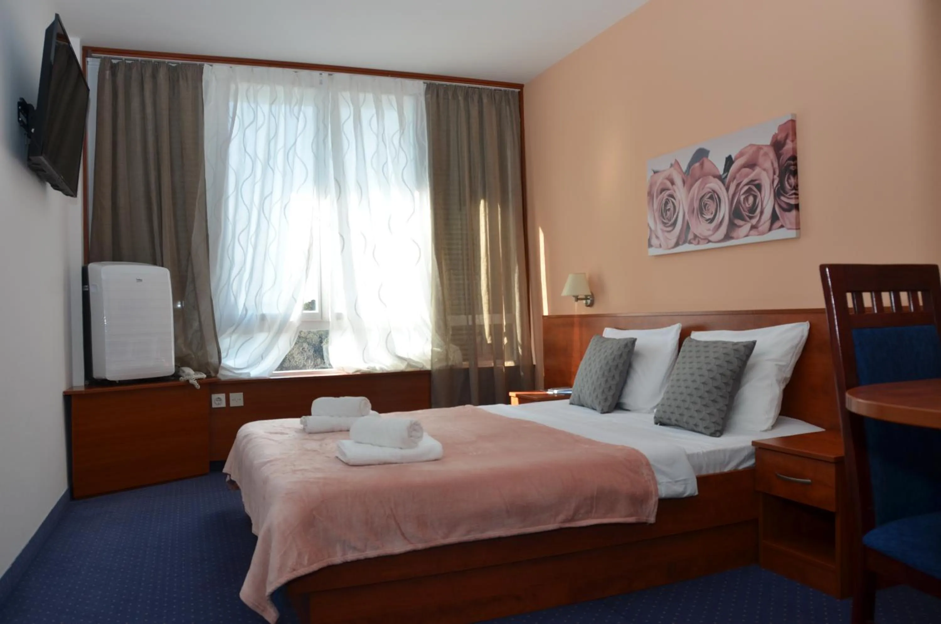 Photo of the whole room in Liberty Hotel