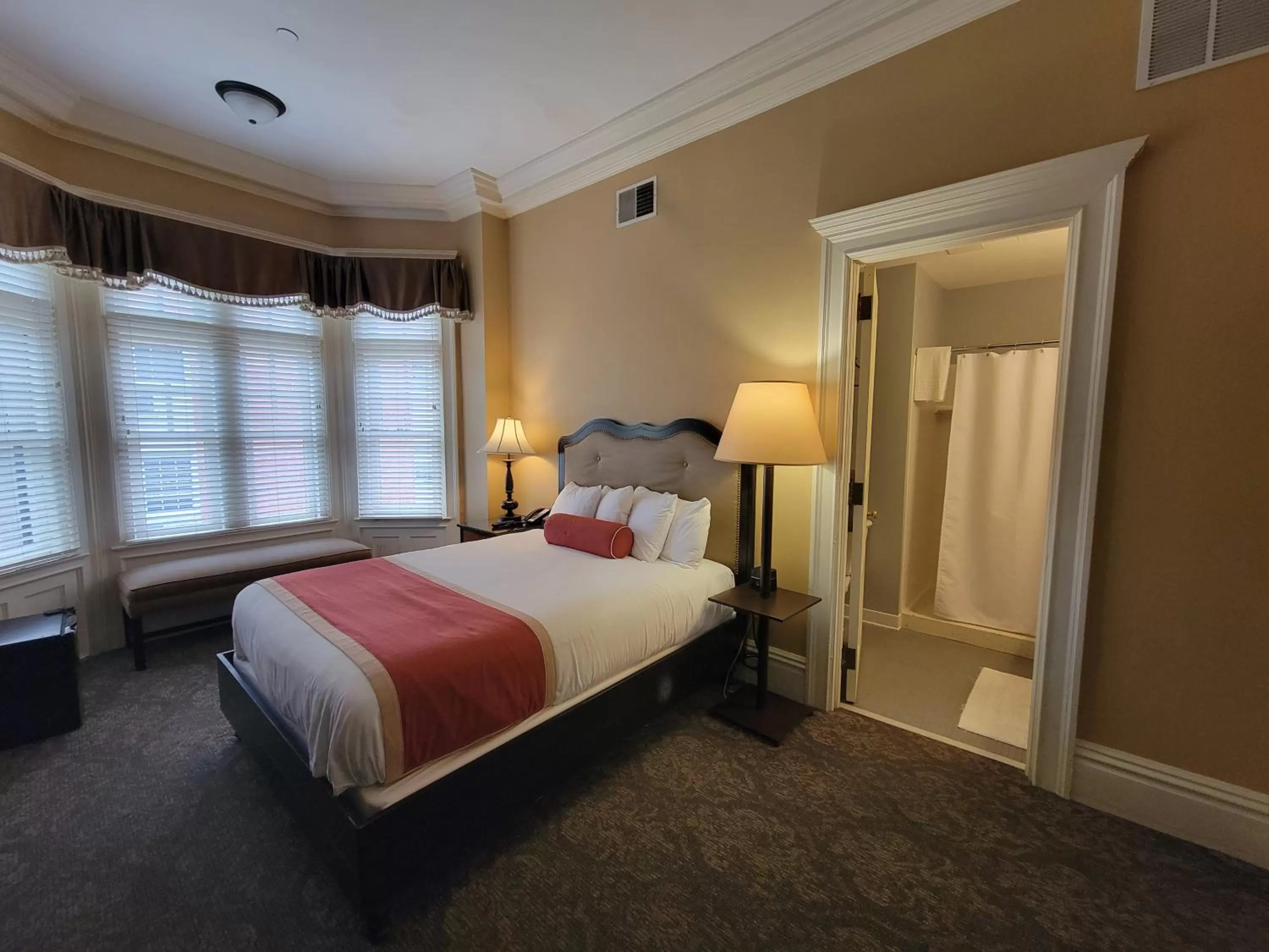 Bedroom in Mansions on Fifth