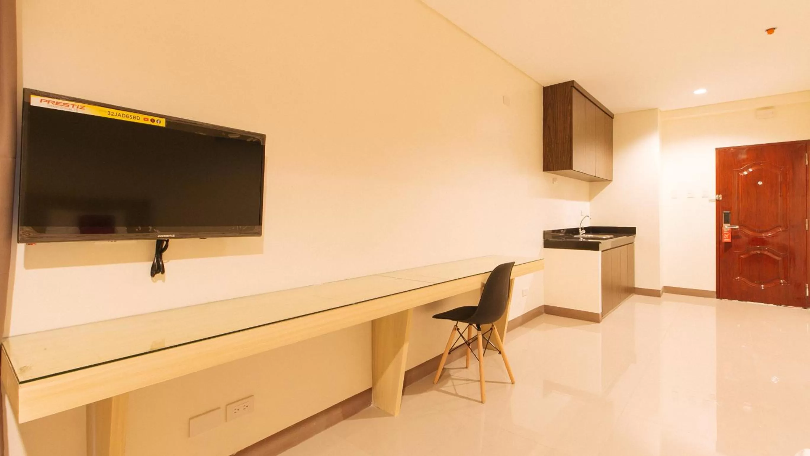 TV and multimedia in RedDoorz Plus @ Kaizen Suites Taft Avenue