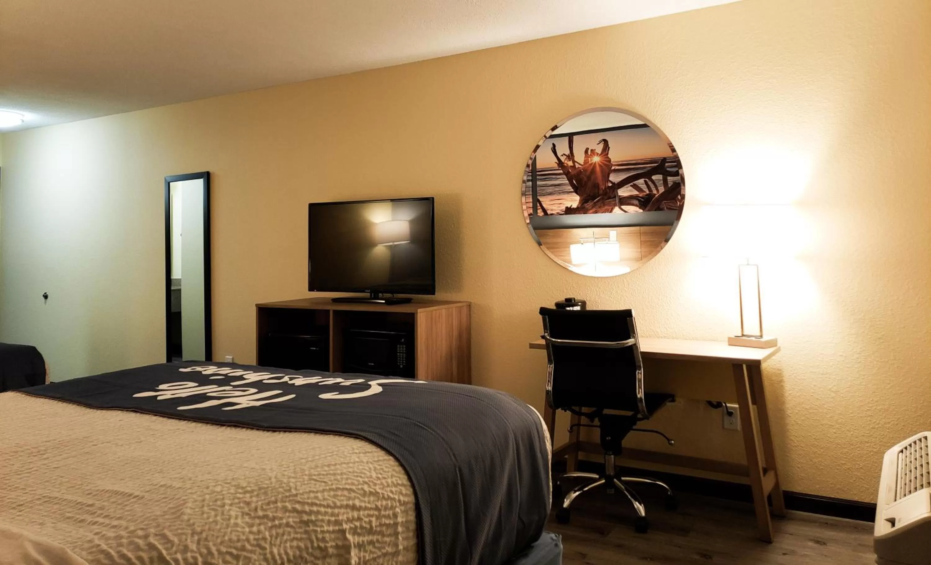 Bed in Days Inn & Suites by Wyndham Merrillville