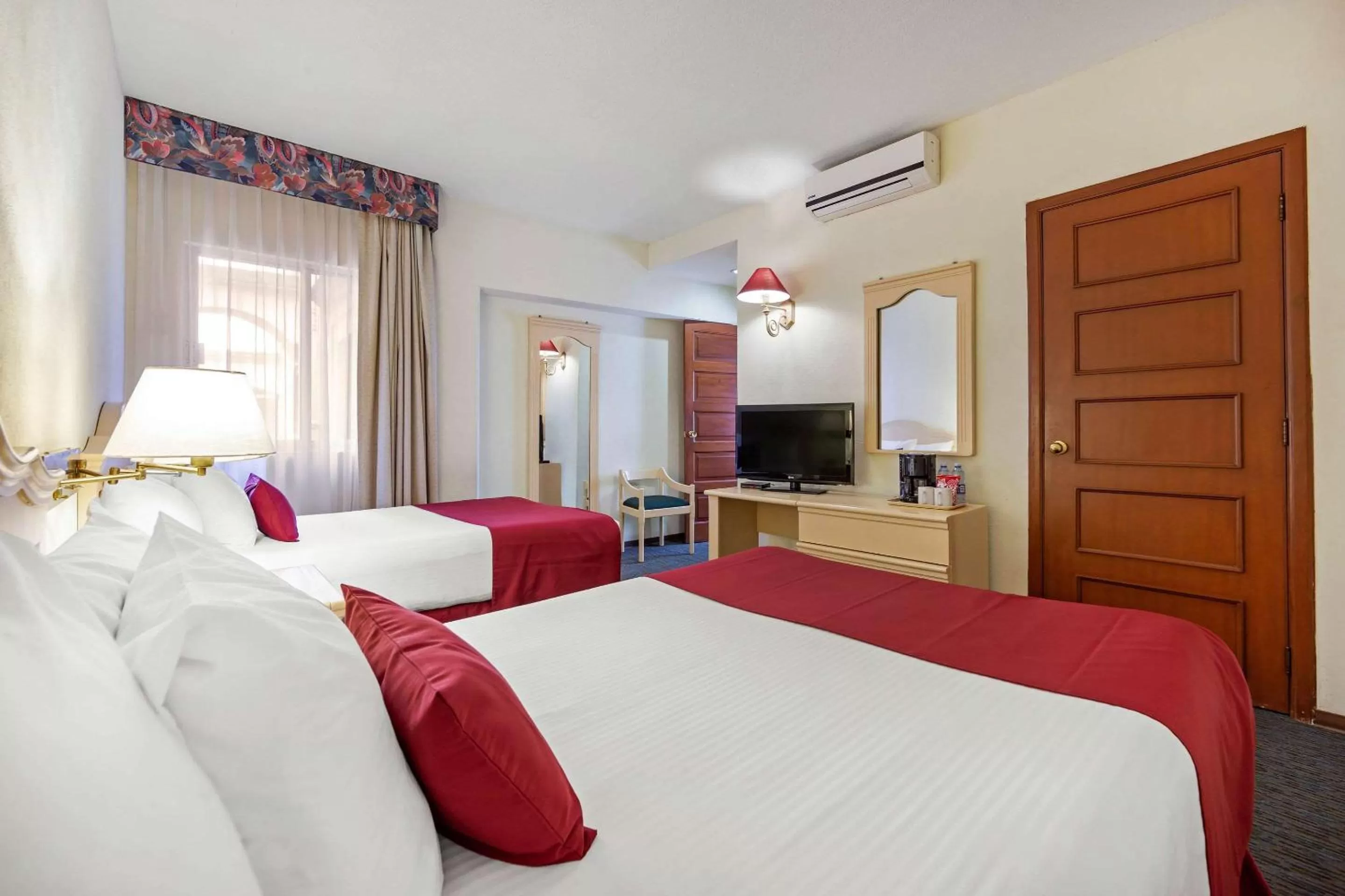 Photo of the whole room, Bed in Quality Inn Aguascalientes