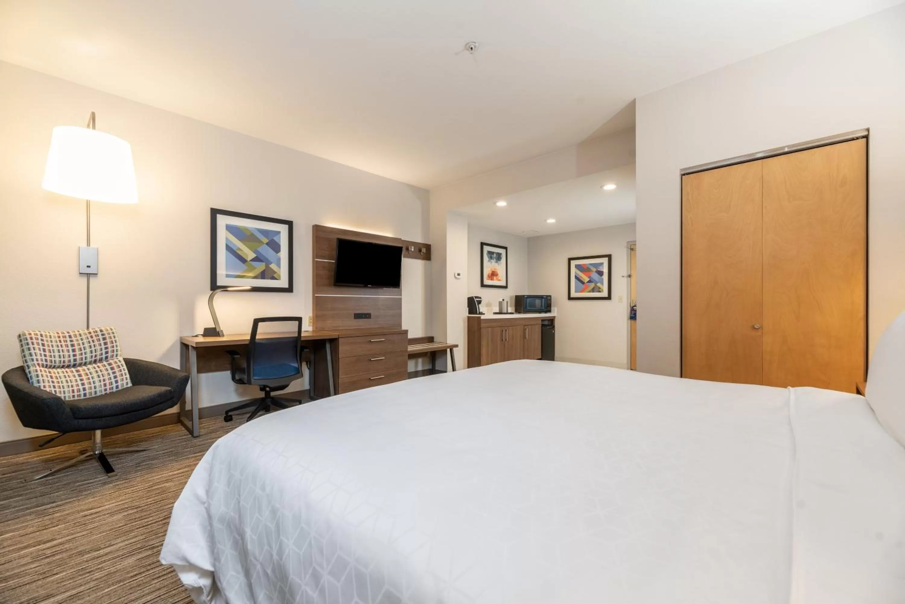 Photo of the whole room, Bed in Holiday Inn Express Fremont - Milpitas Central by IHG
