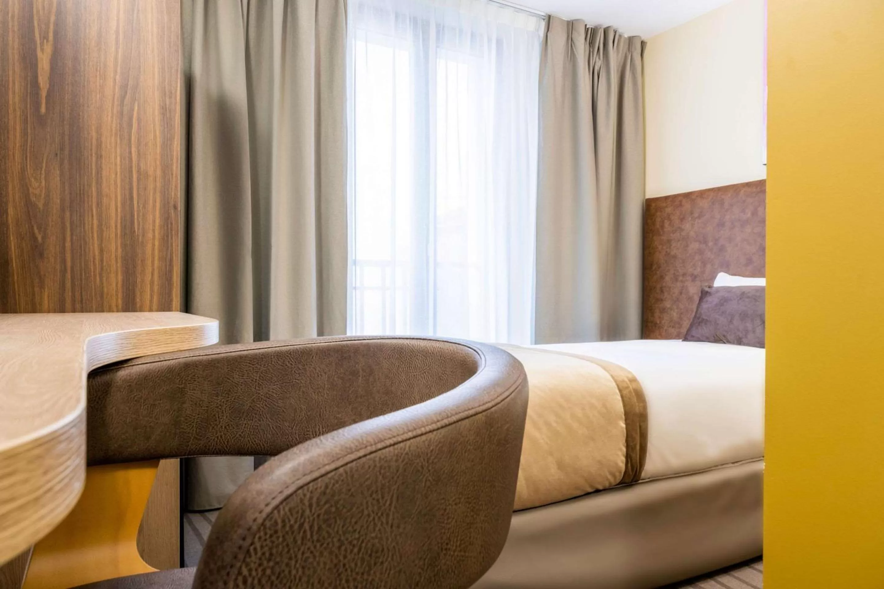 Bedroom, Bed in Quality Hotel Toulouse Centre